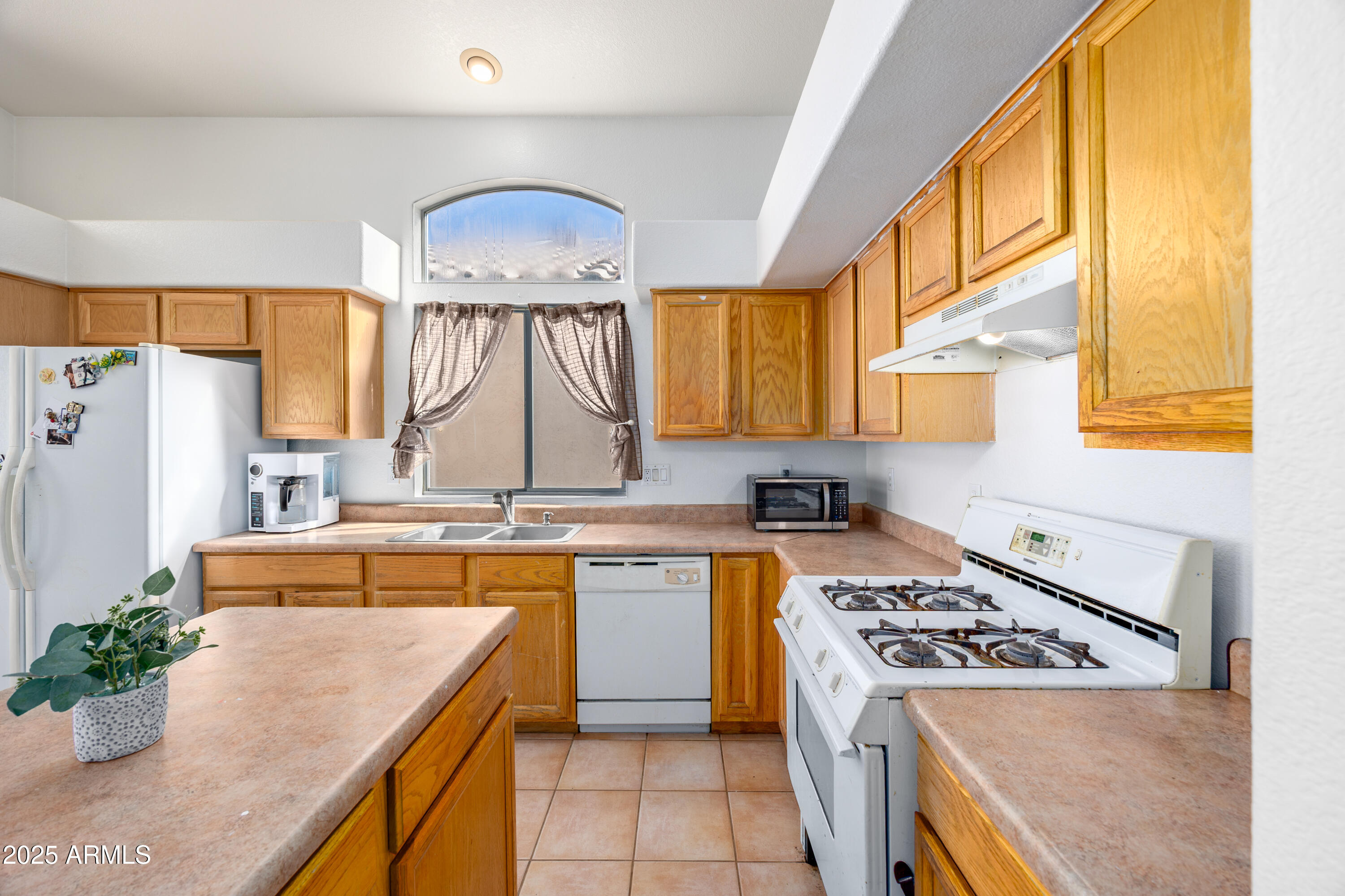 3408 E ROCKWOOD Drive