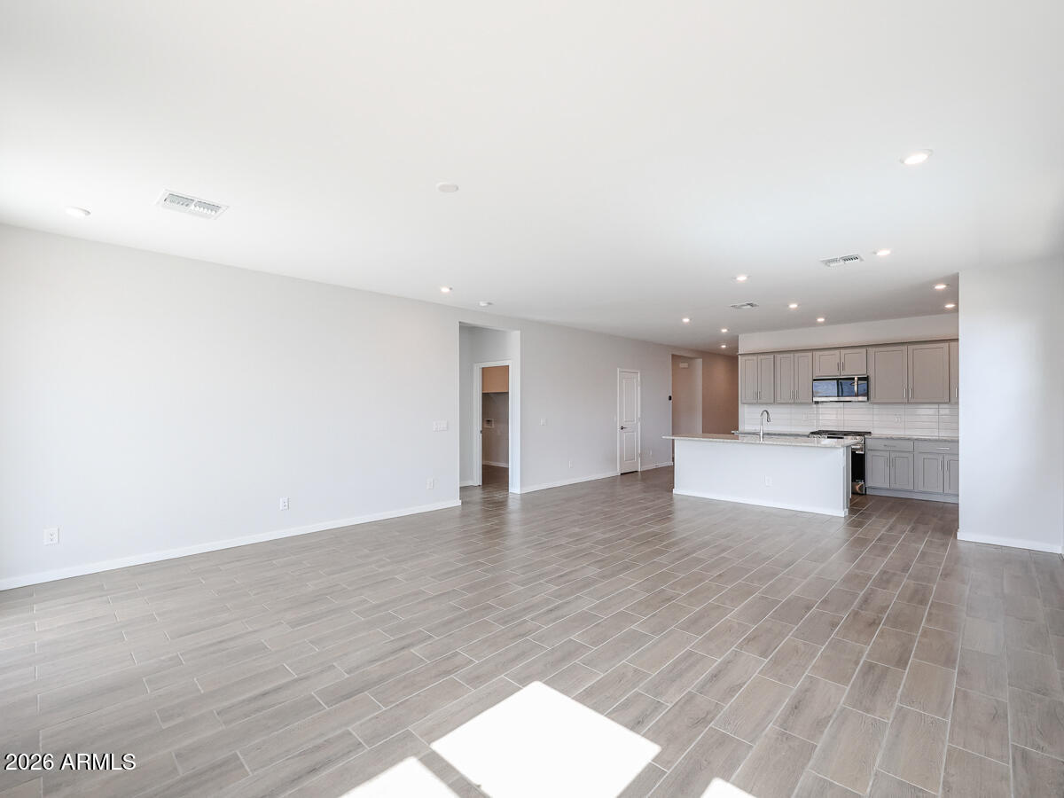 23059 W POTTER Drive