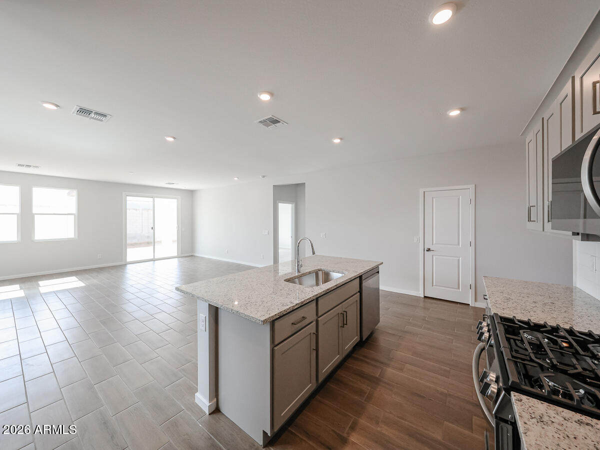 23059 W POTTER Drive