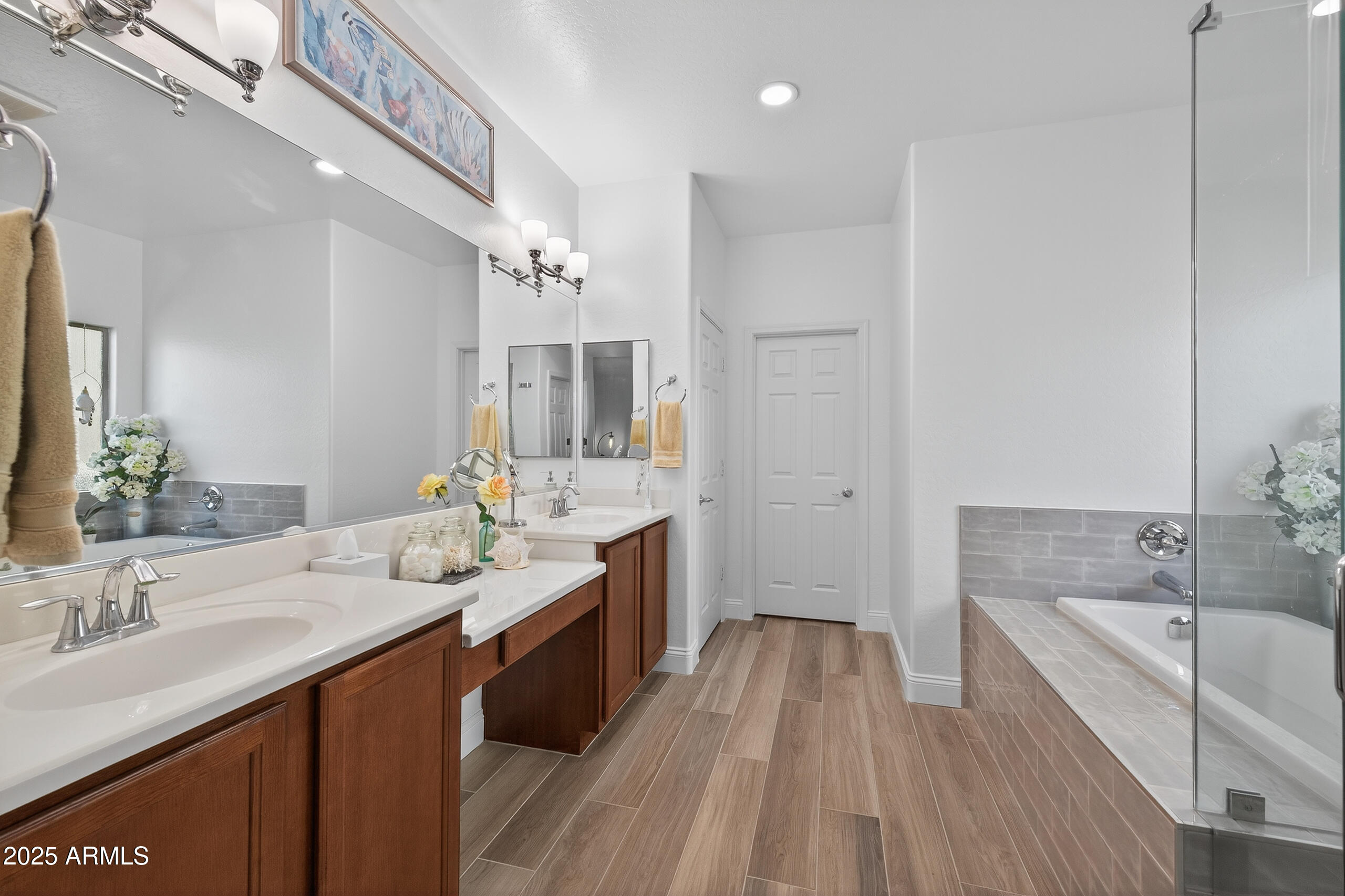 690 W DRAGON TREE Avenue