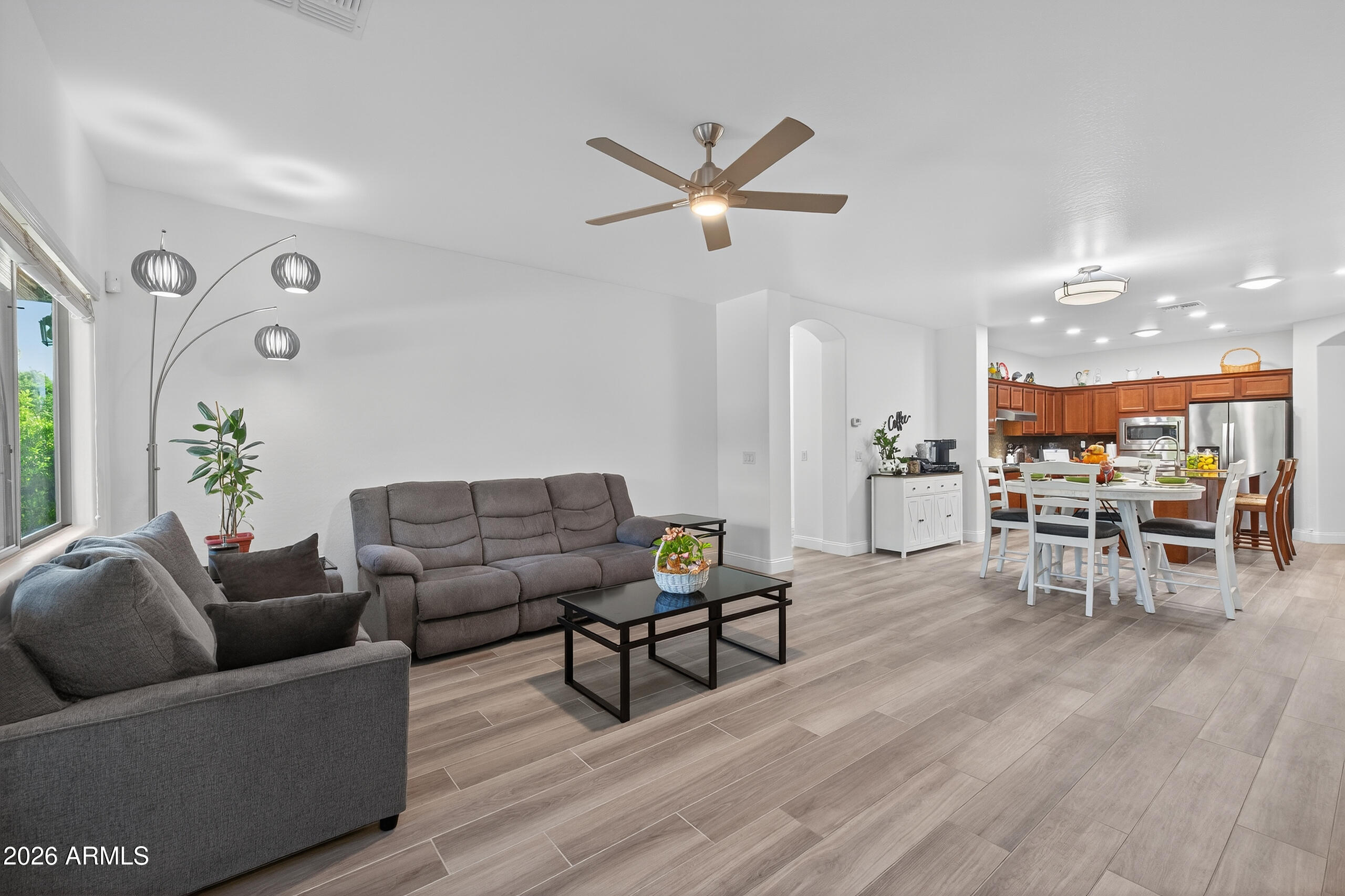 690 W DRAGON TREE Avenue