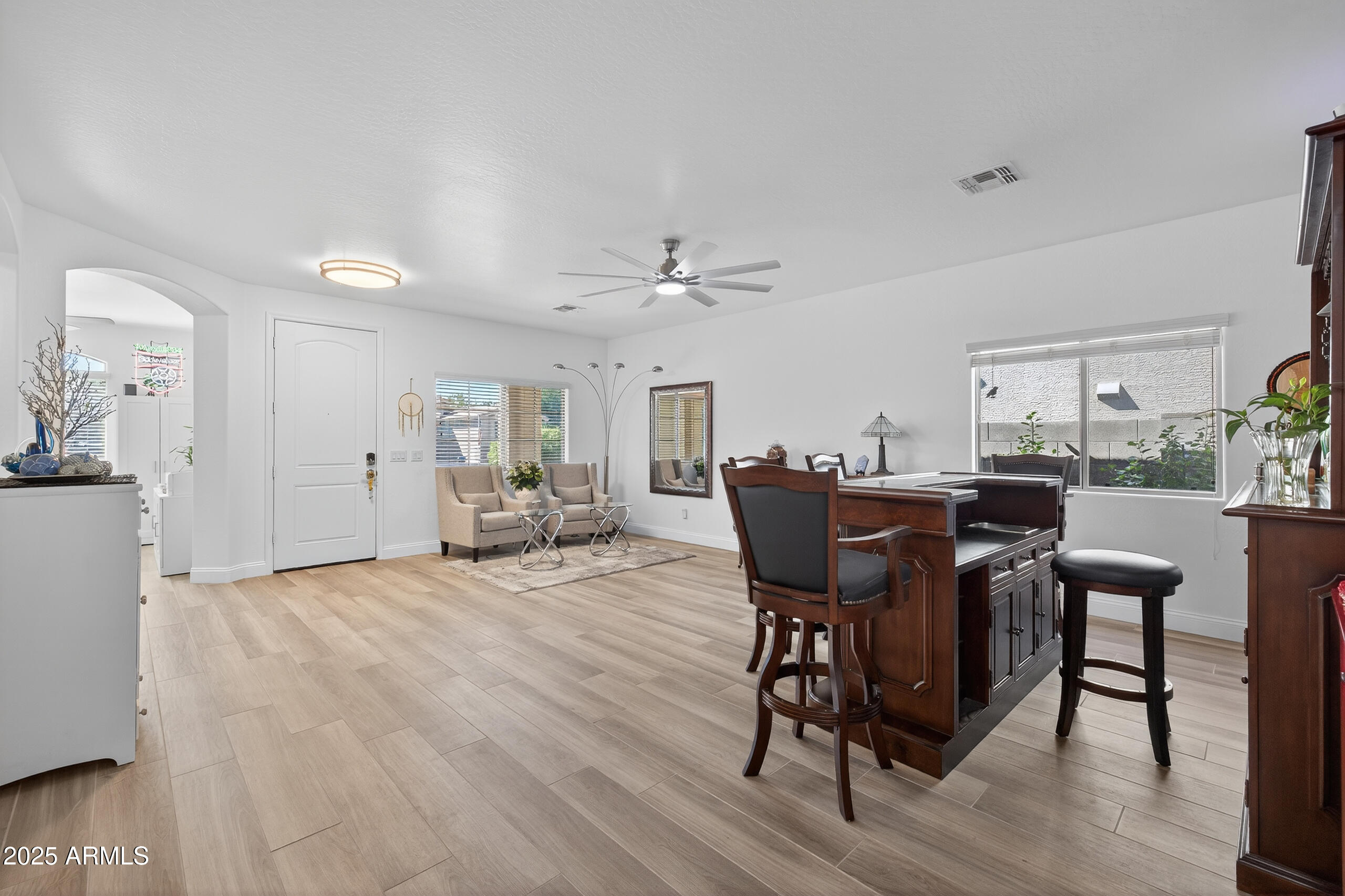 690 W DRAGON TREE Avenue