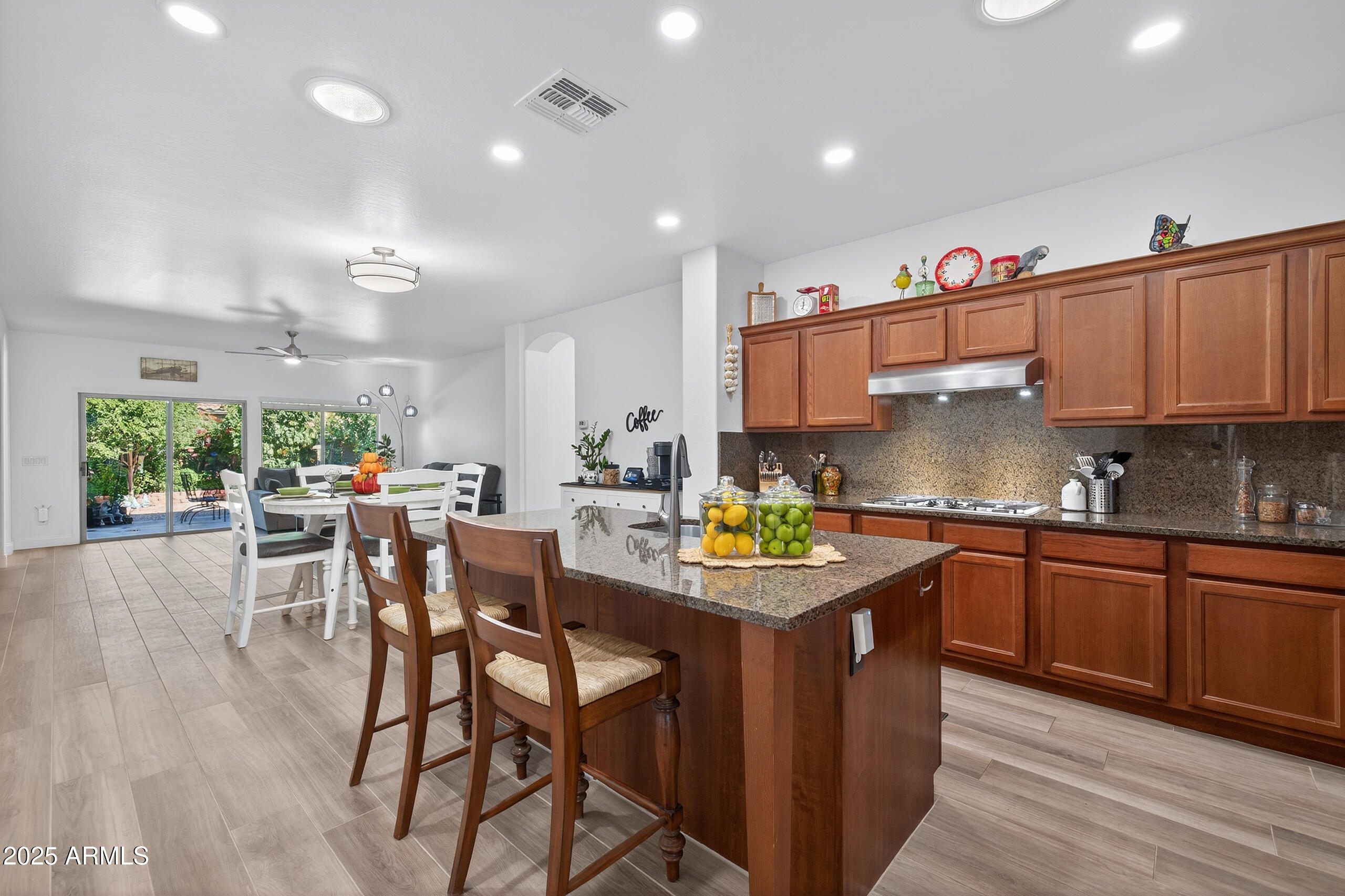 690 W DRAGON TREE Avenue