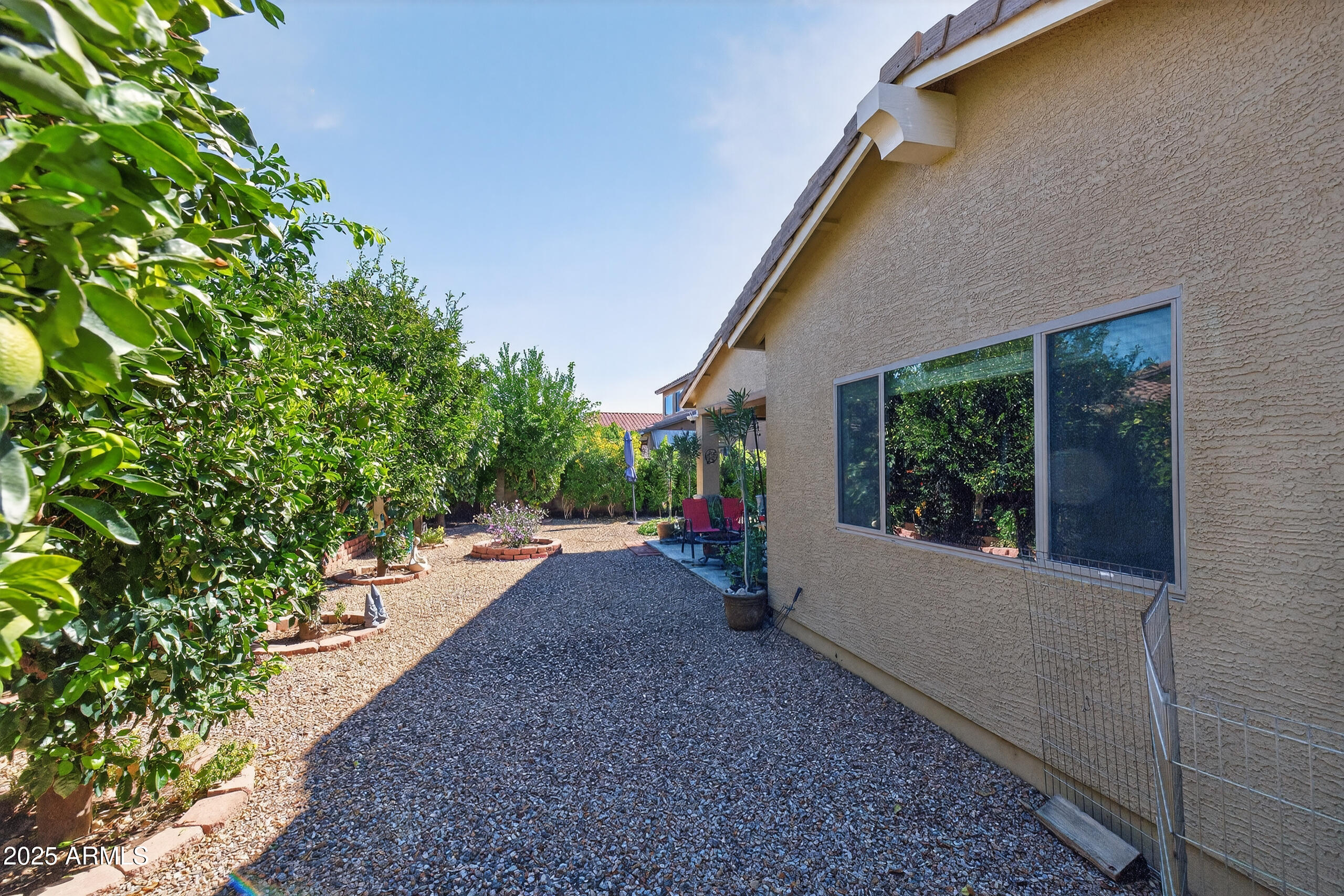 690 W DRAGON TREE Avenue