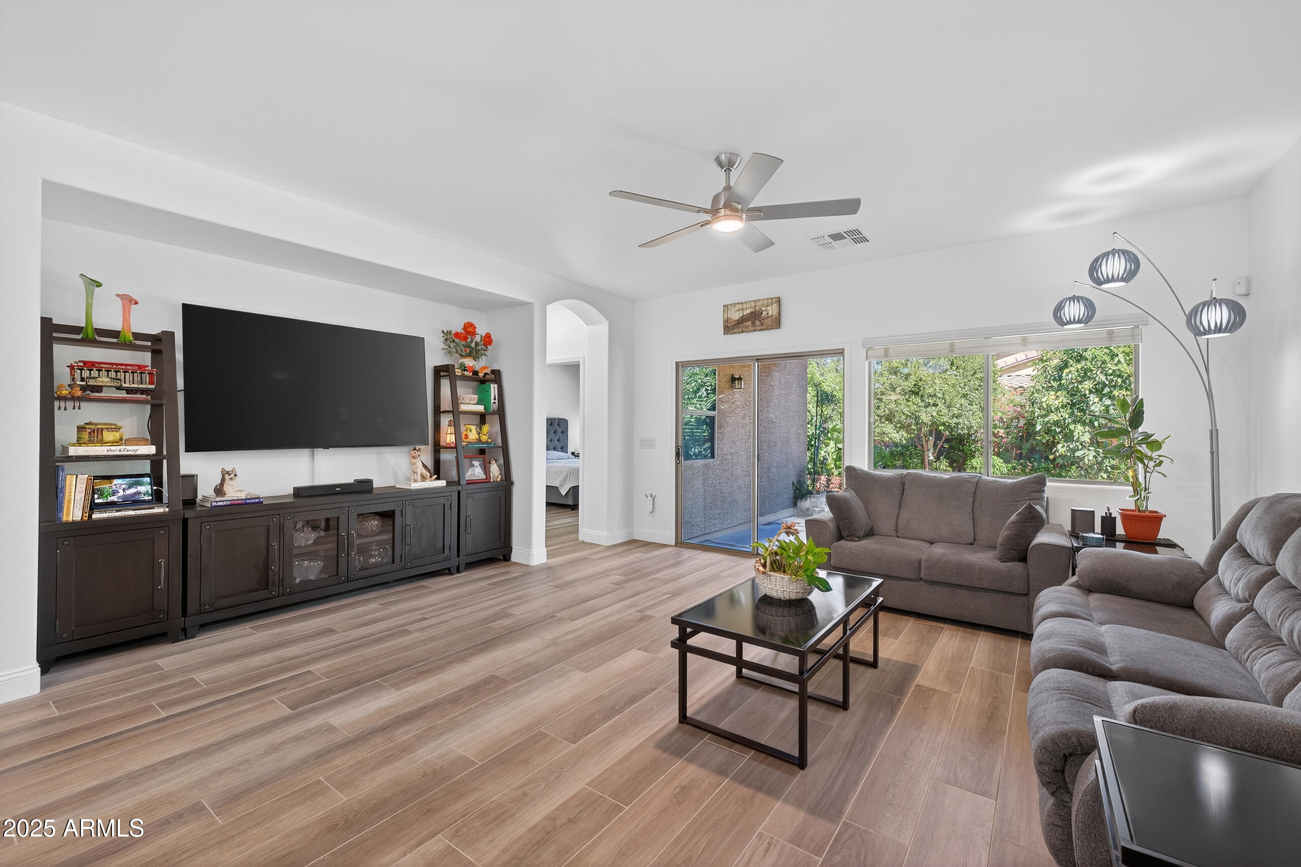 690 W DRAGON TREE Avenue