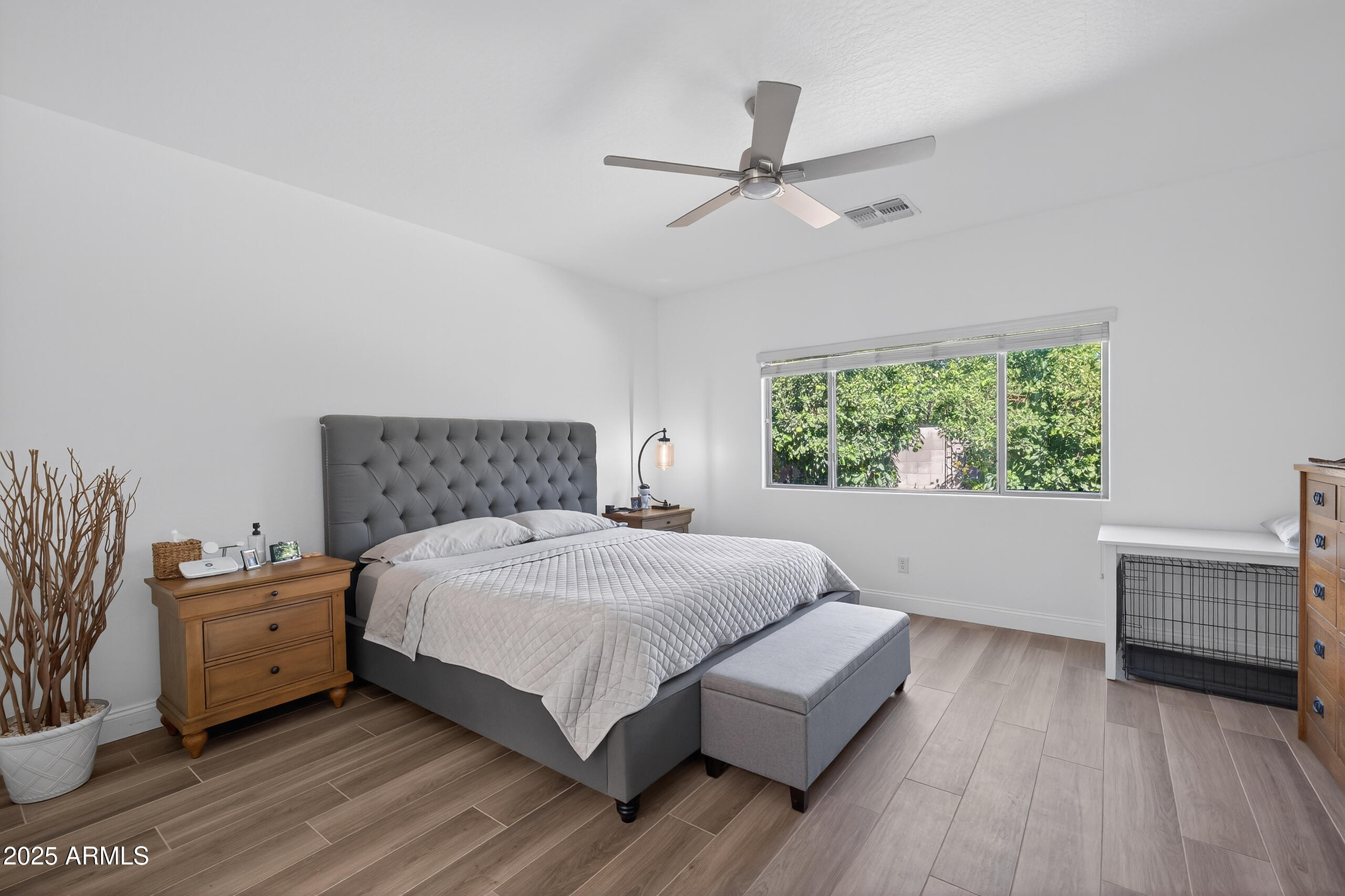 690 W DRAGON TREE Avenue