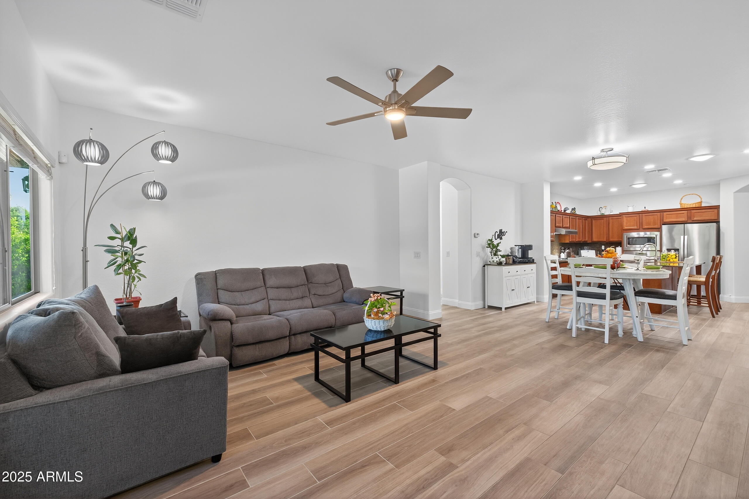 690 W DRAGON TREE Avenue