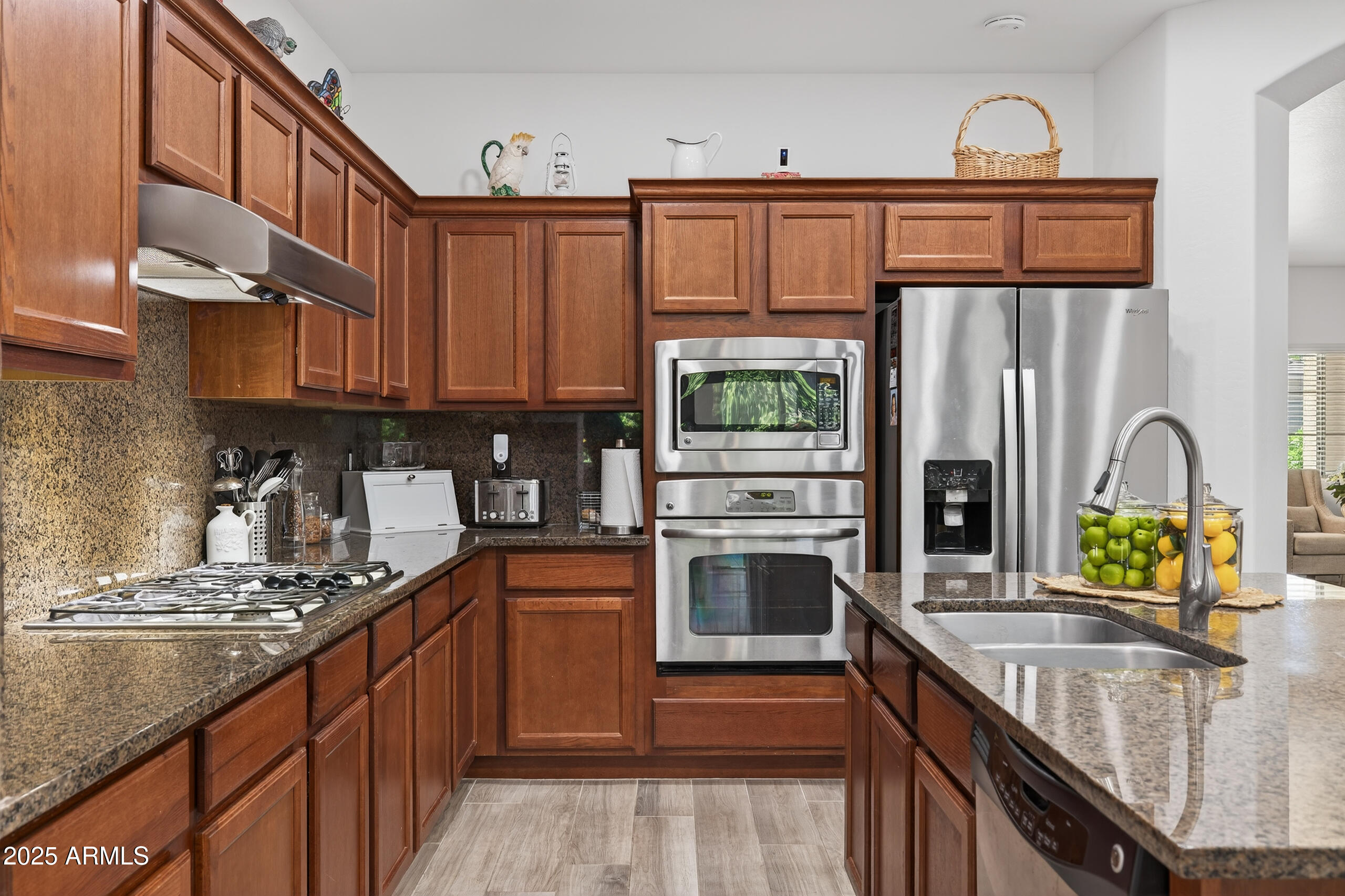 690 W DRAGON TREE Avenue