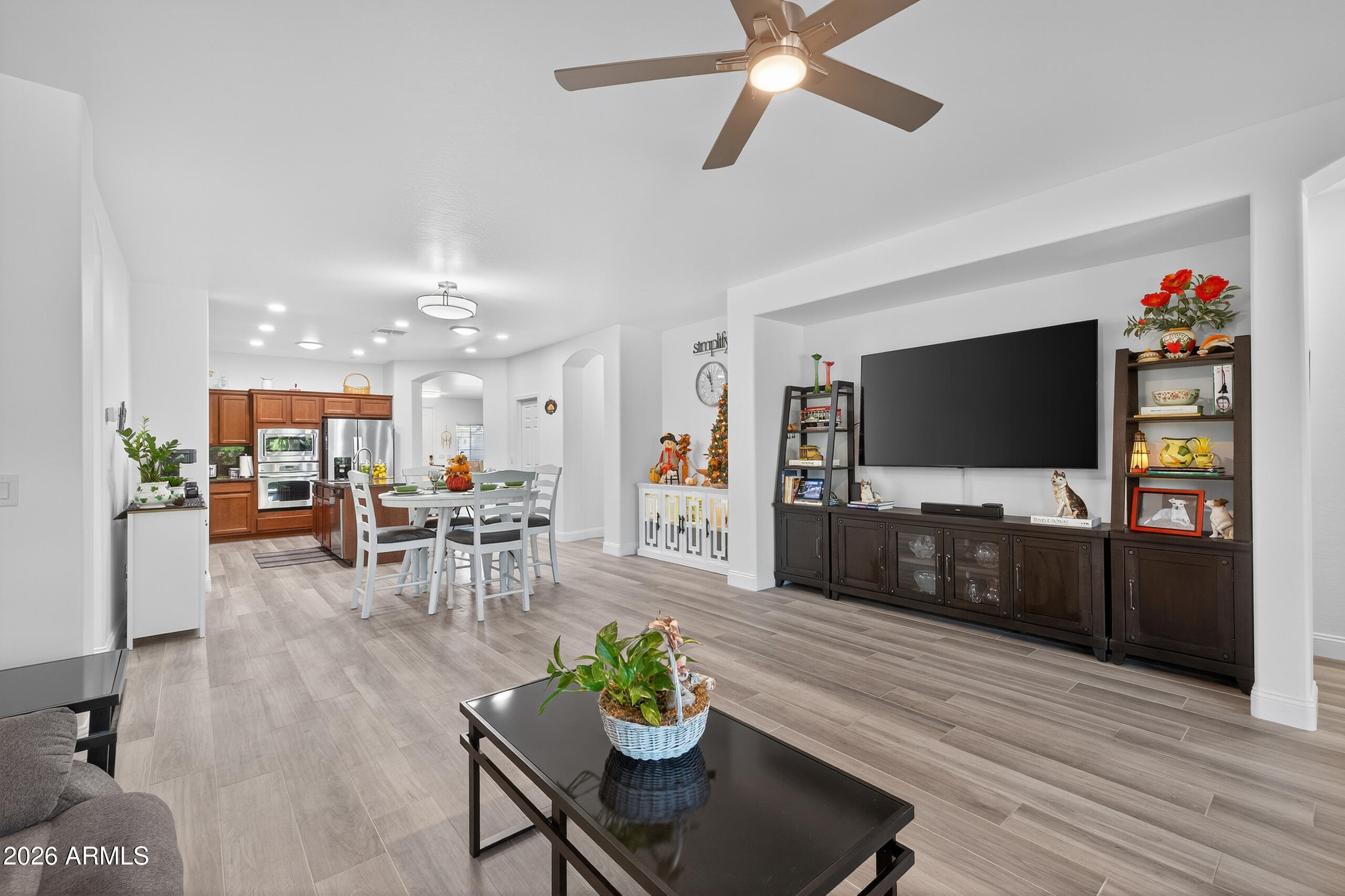 690 W DRAGON TREE Avenue