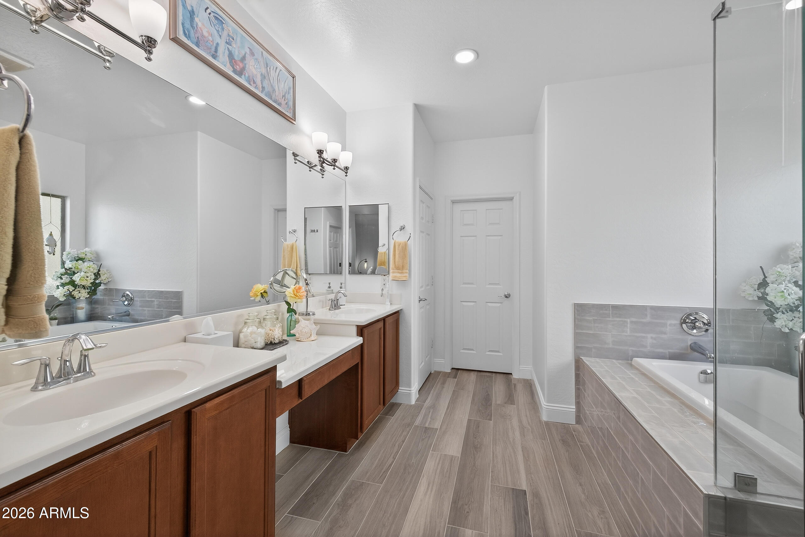 690 W DRAGON TREE Avenue