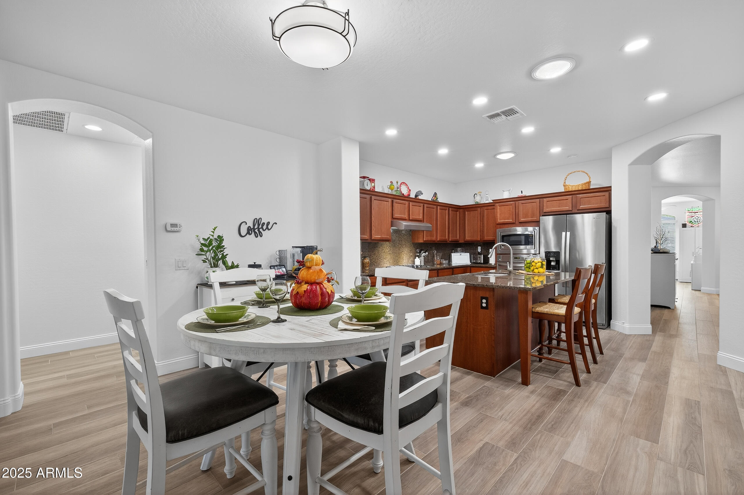 690 W DRAGON TREE Avenue