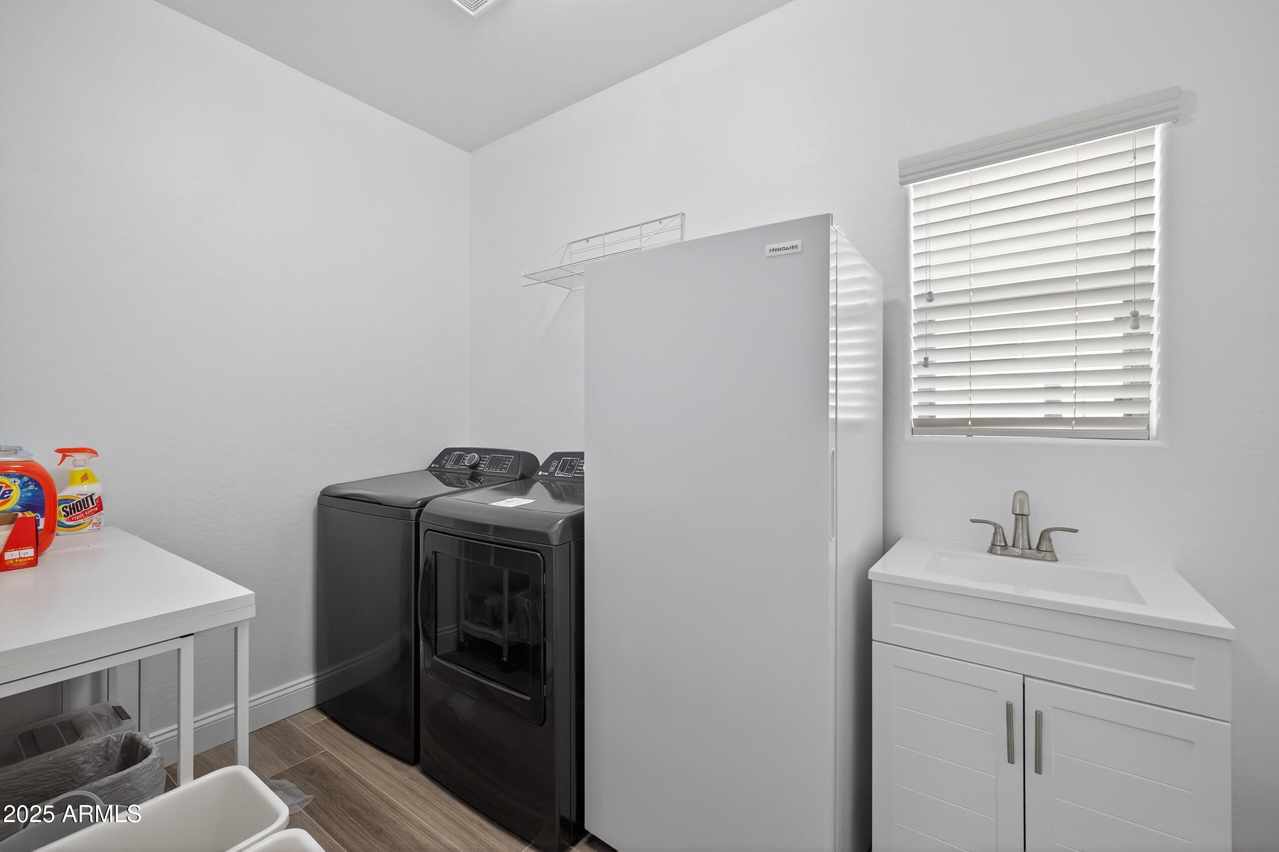 690 W DRAGON TREE Avenue