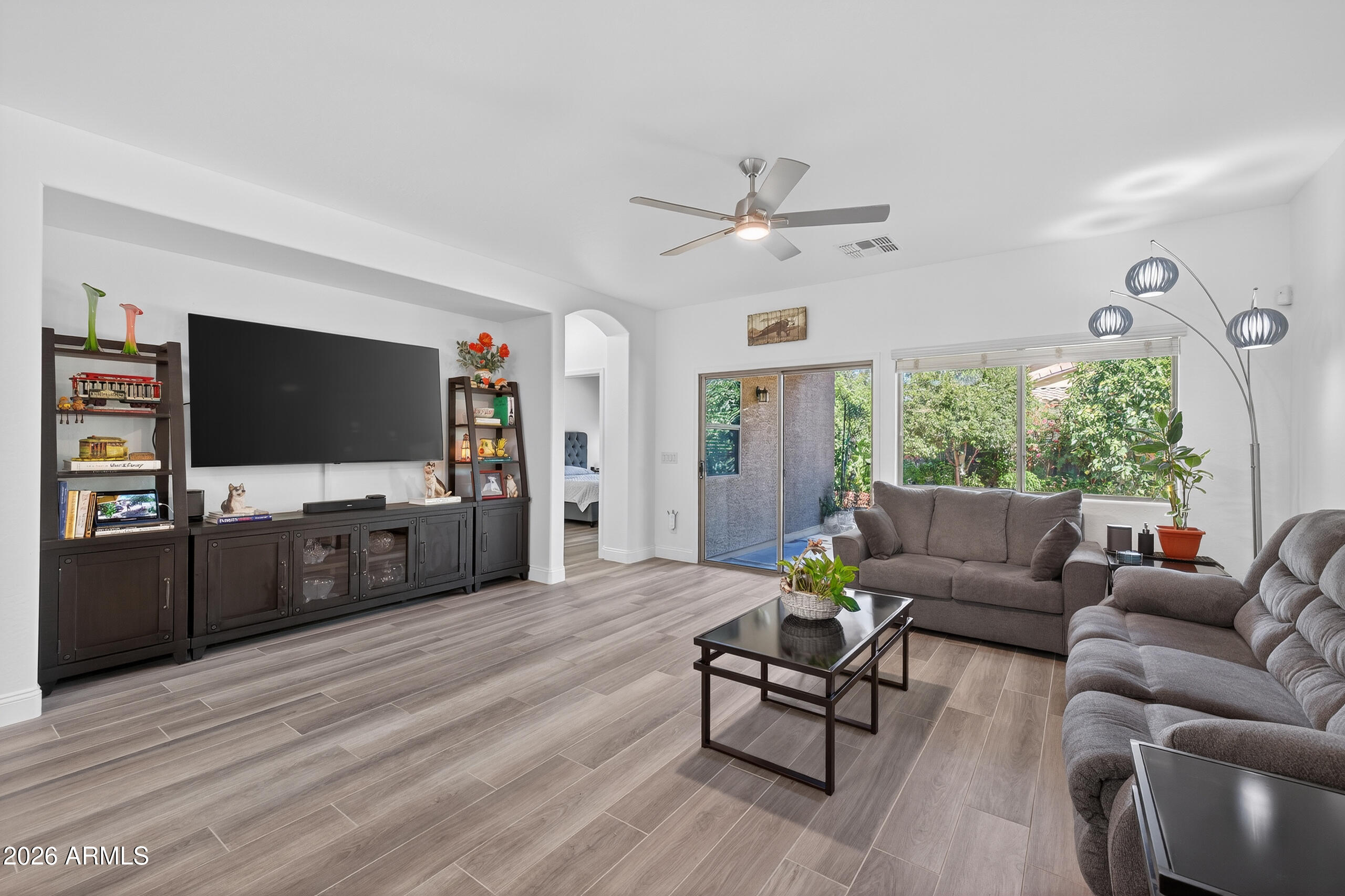 690 W DRAGON TREE Avenue