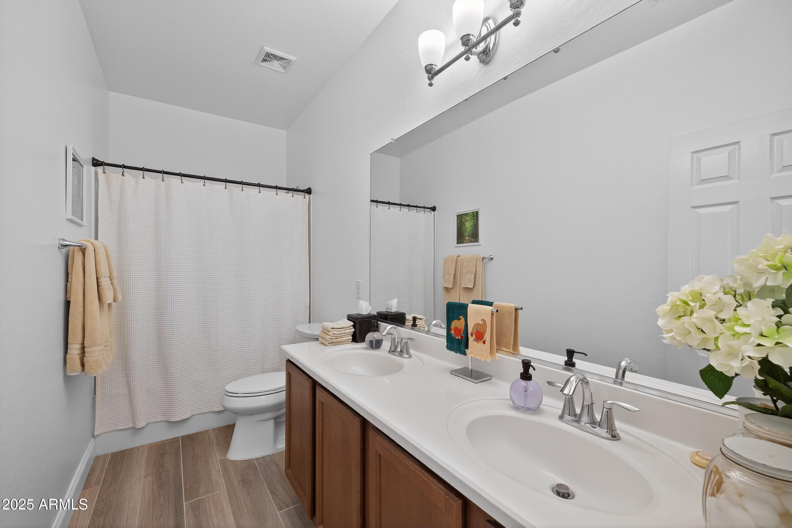 690 W DRAGON TREE Avenue