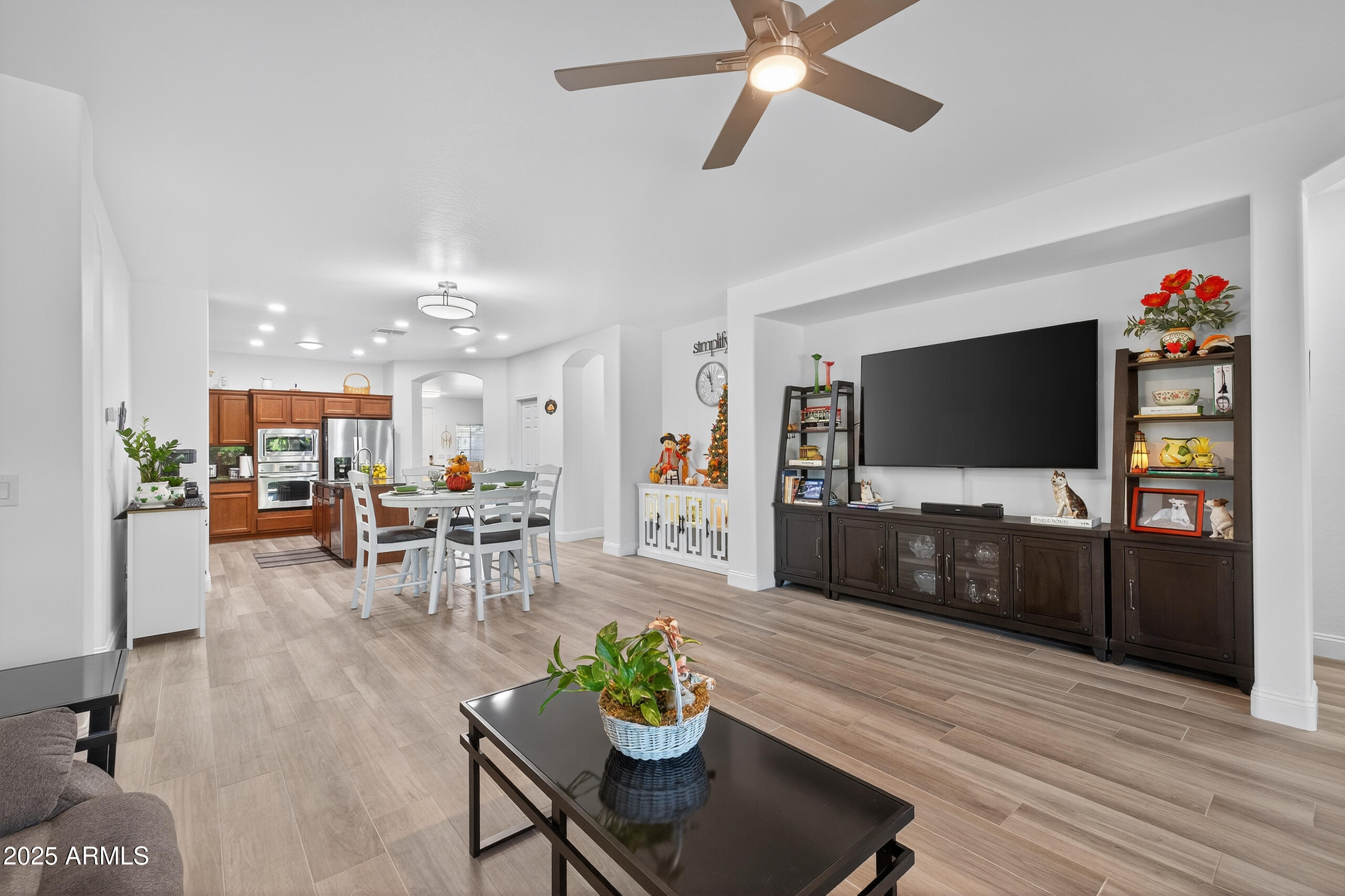 690 W DRAGON TREE Avenue