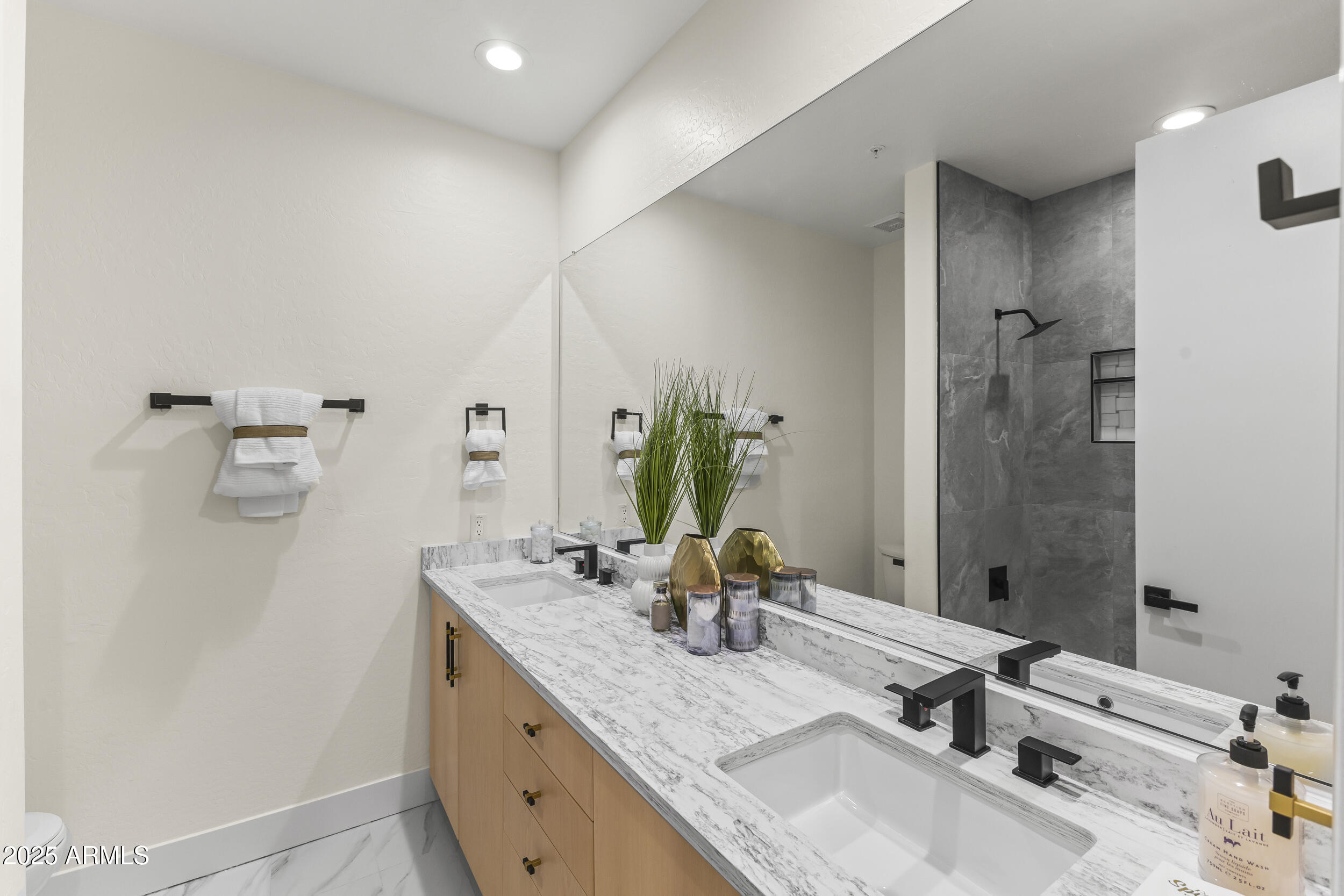 9546 E CAVALRY Drive