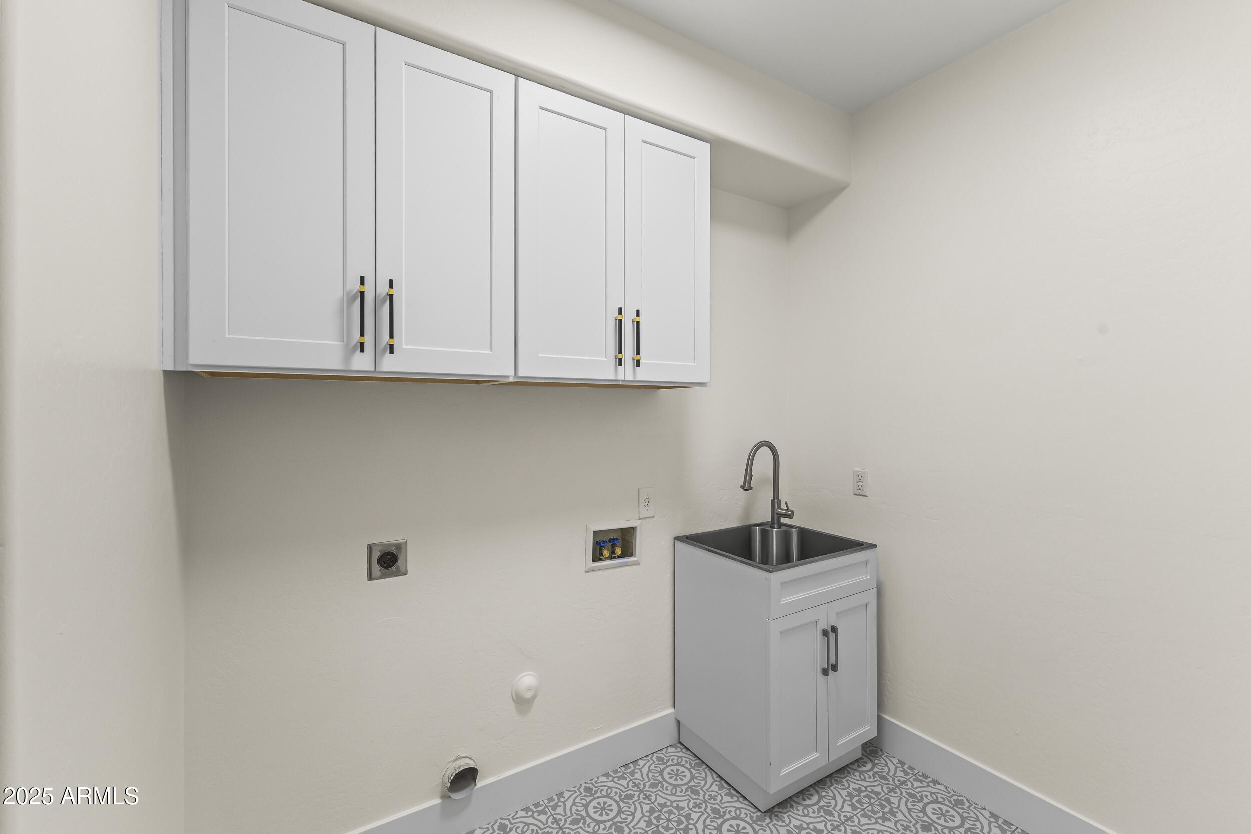 9546 E CAVALRY Drive