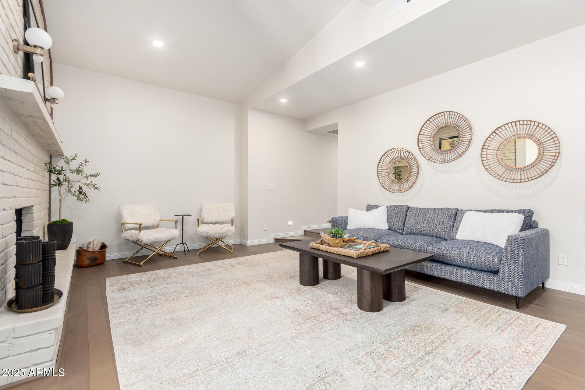 335 W CAMBRIDGE Avenue