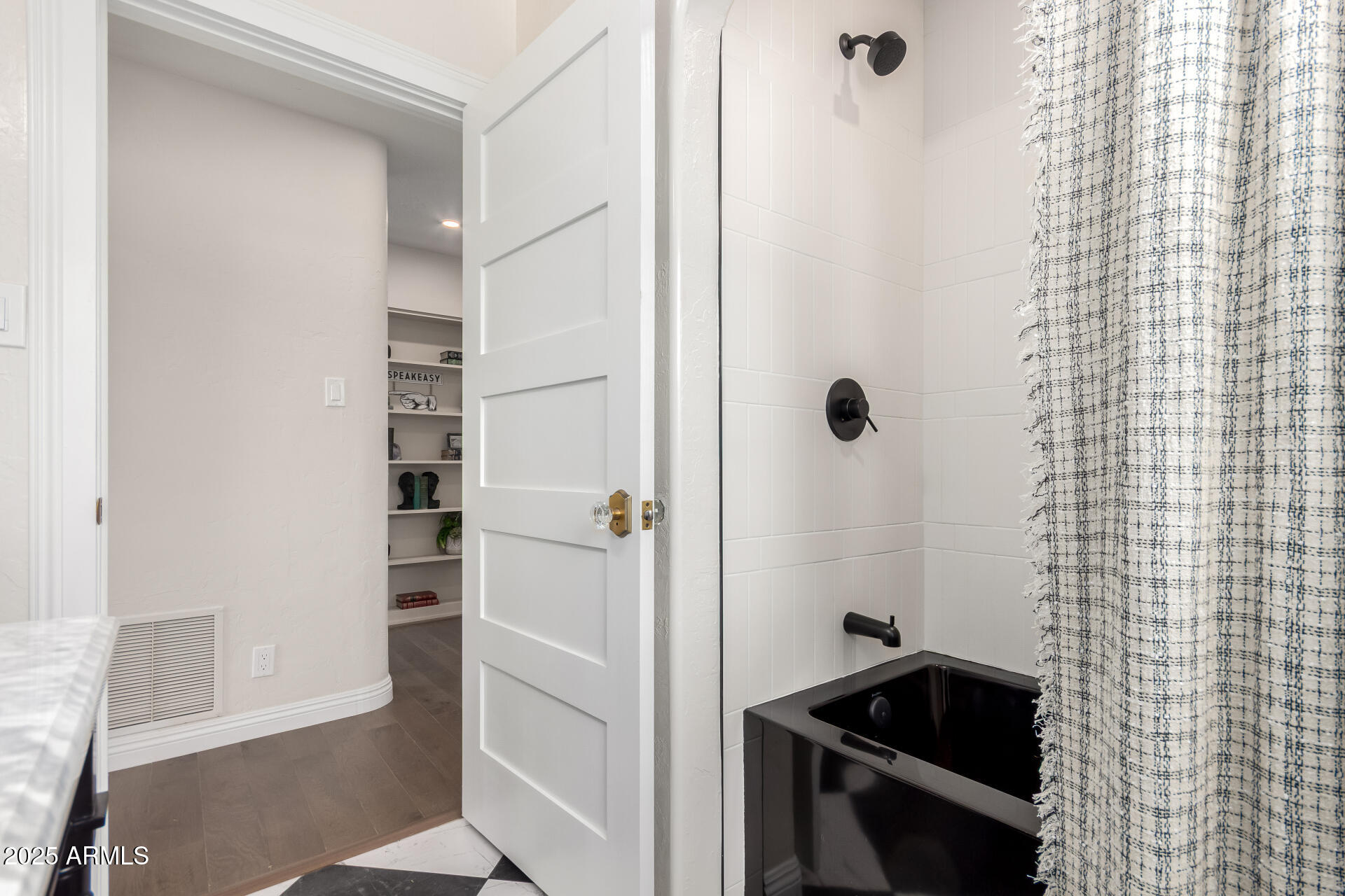 335 W CAMBRIDGE Avenue