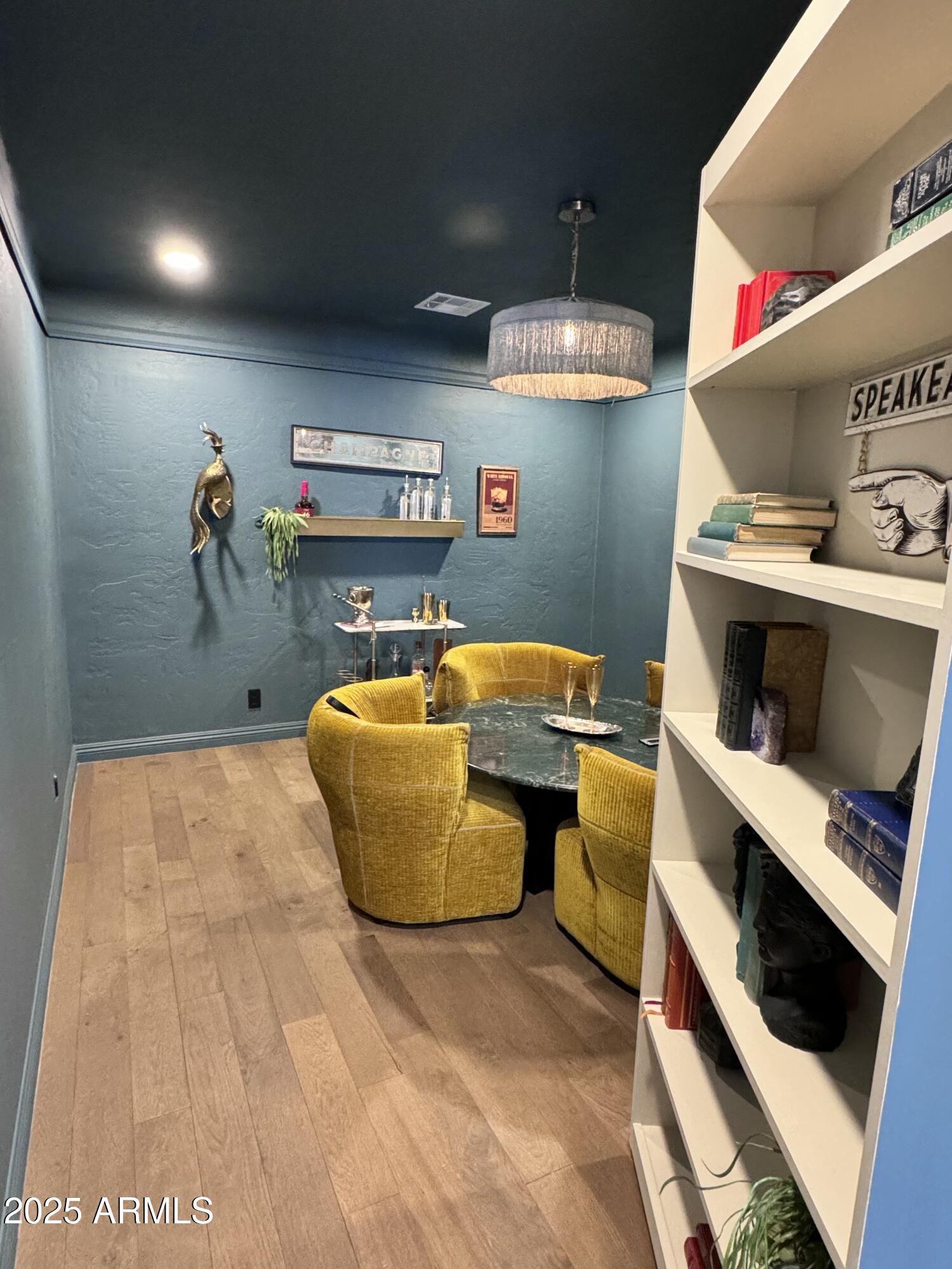 335 W CAMBRIDGE Avenue