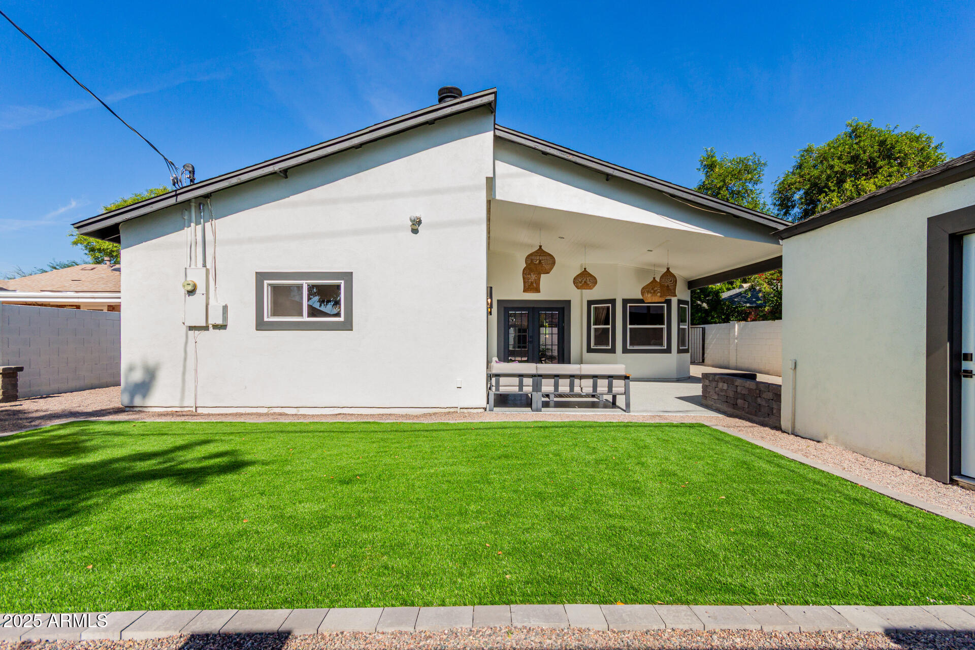 335 W CAMBRIDGE Avenue