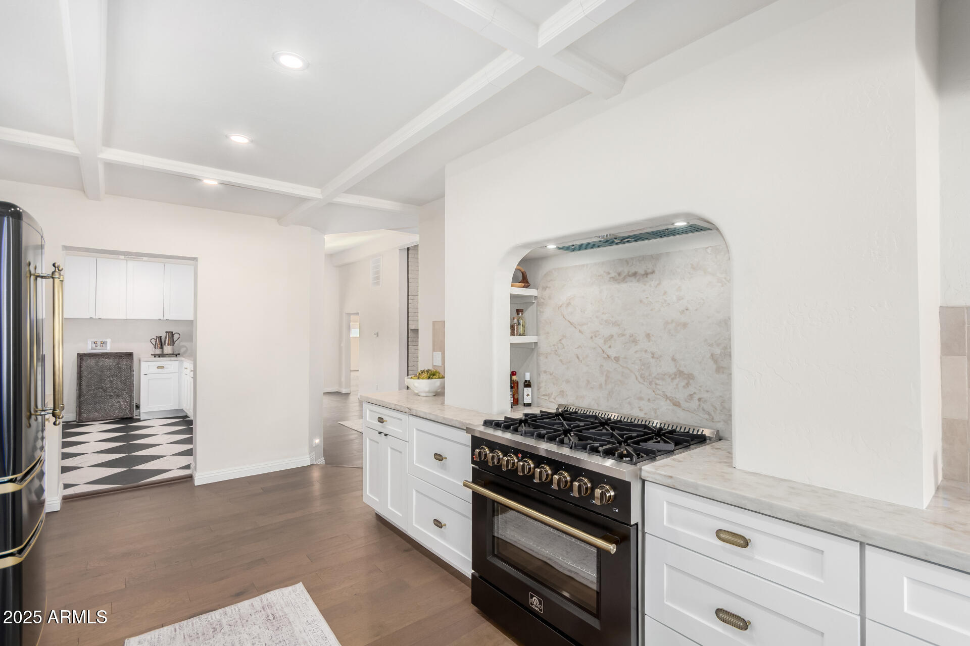 335 W CAMBRIDGE Avenue