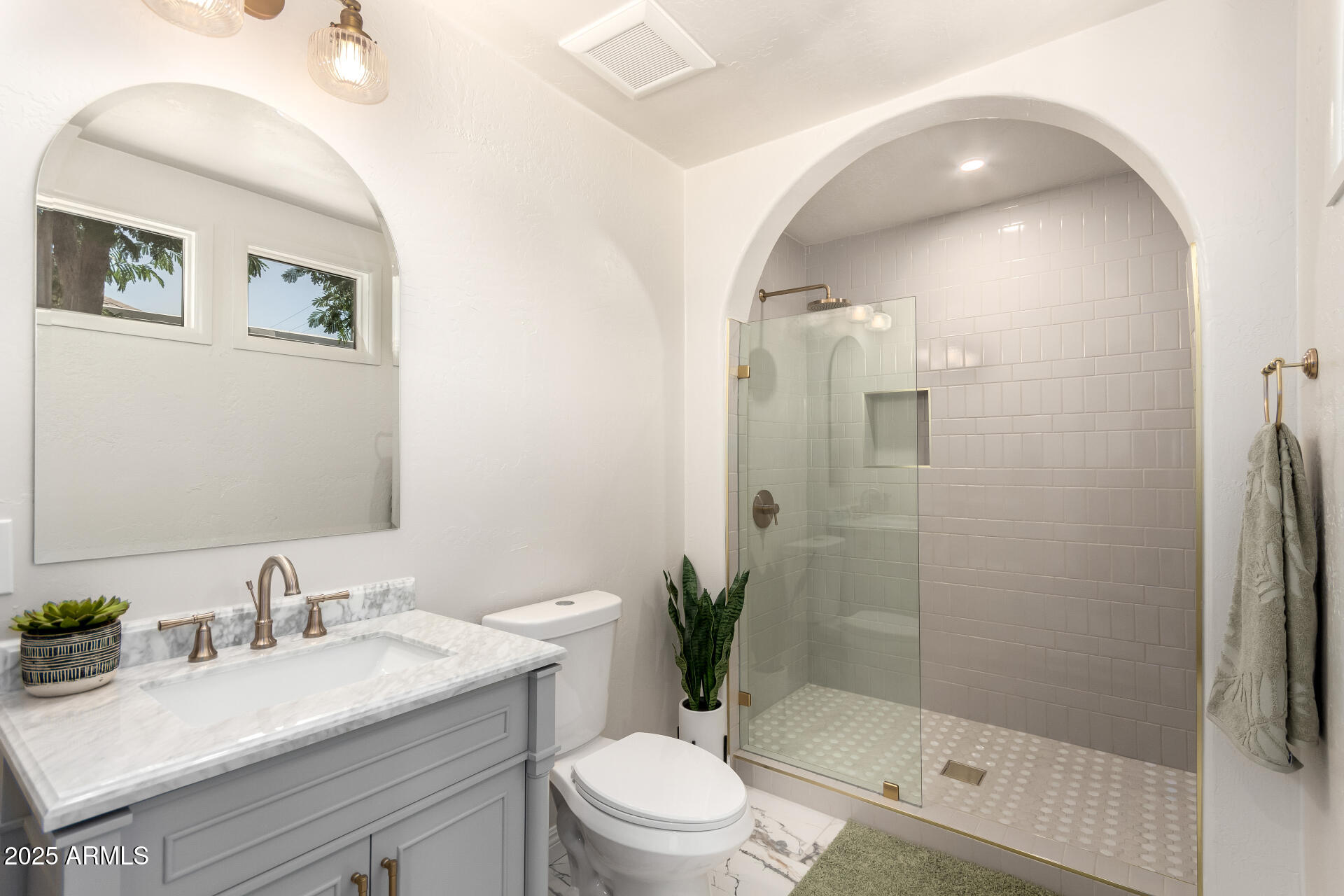 335 W CAMBRIDGE Avenue