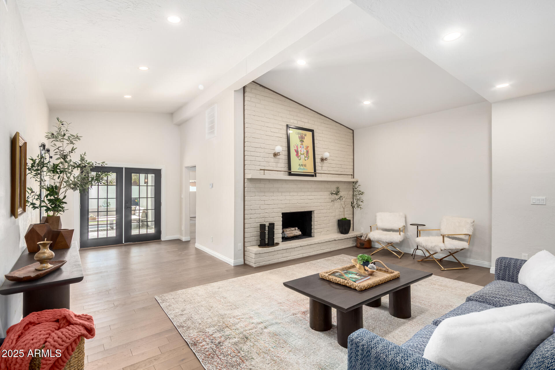 335 W CAMBRIDGE Avenue