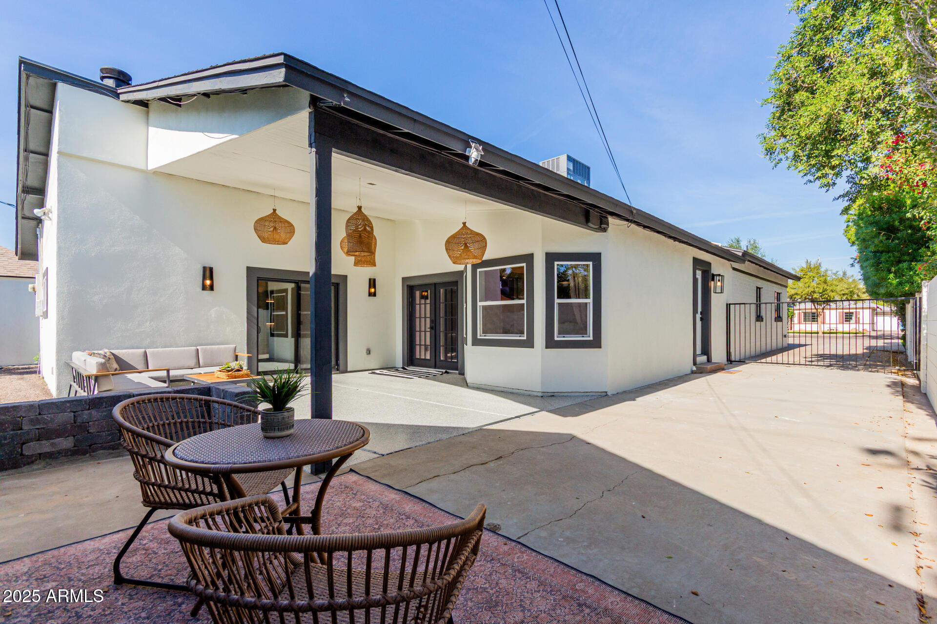 335 W CAMBRIDGE Avenue