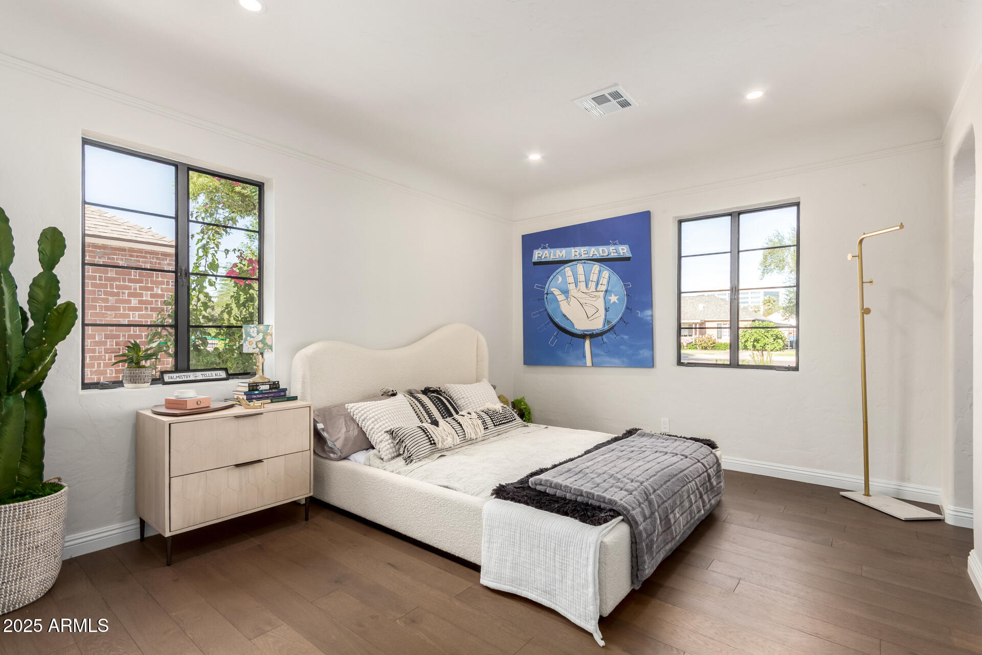 335 W CAMBRIDGE Avenue