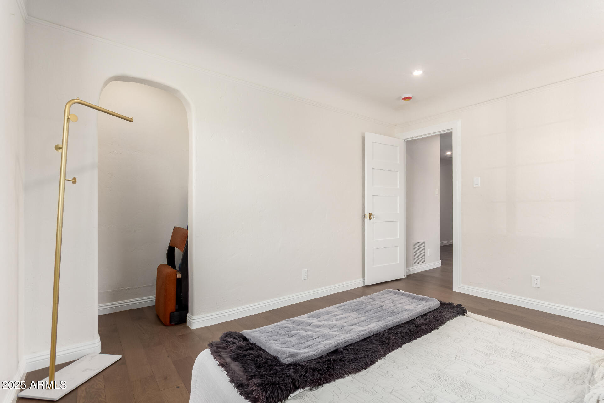 335 W CAMBRIDGE Avenue