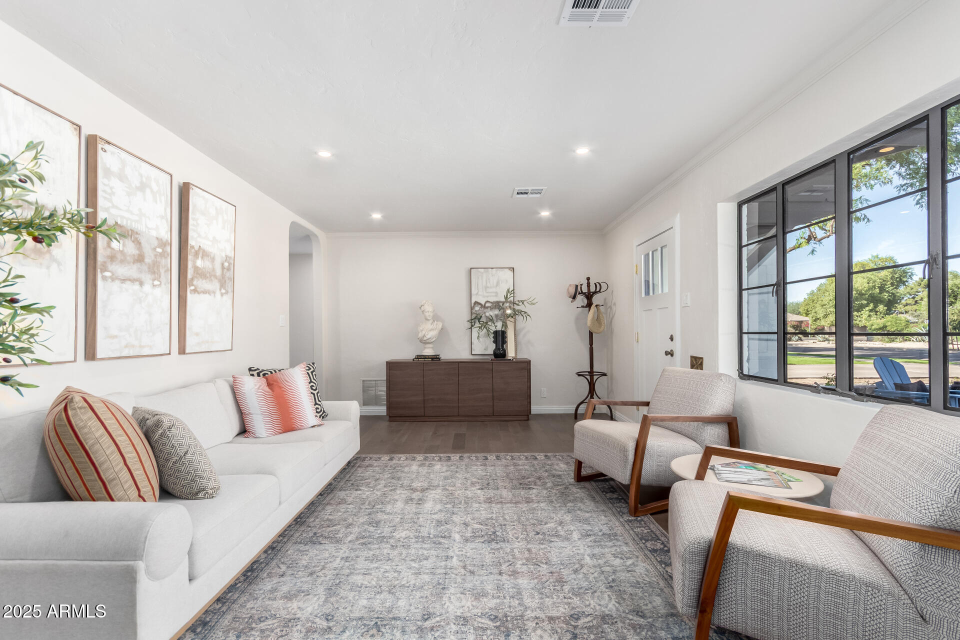 335 W CAMBRIDGE Avenue