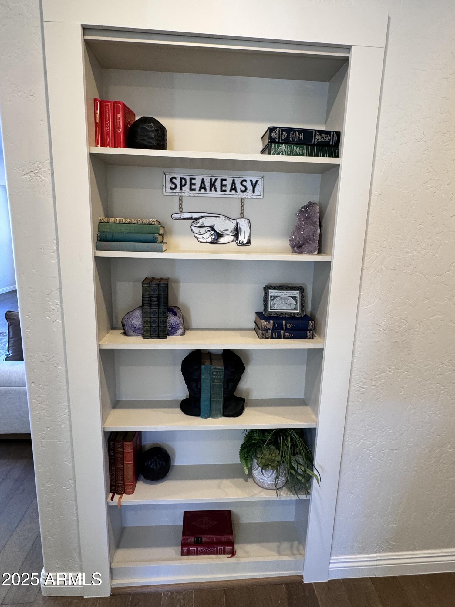 335 W CAMBRIDGE Avenue