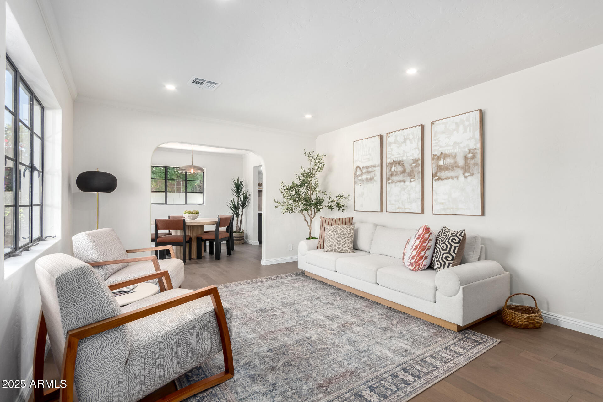 335 W CAMBRIDGE Avenue