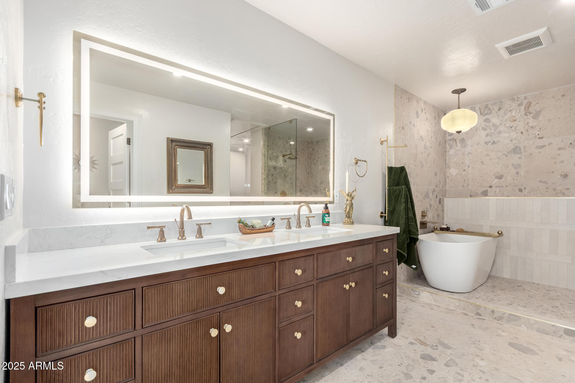 335 W CAMBRIDGE Avenue