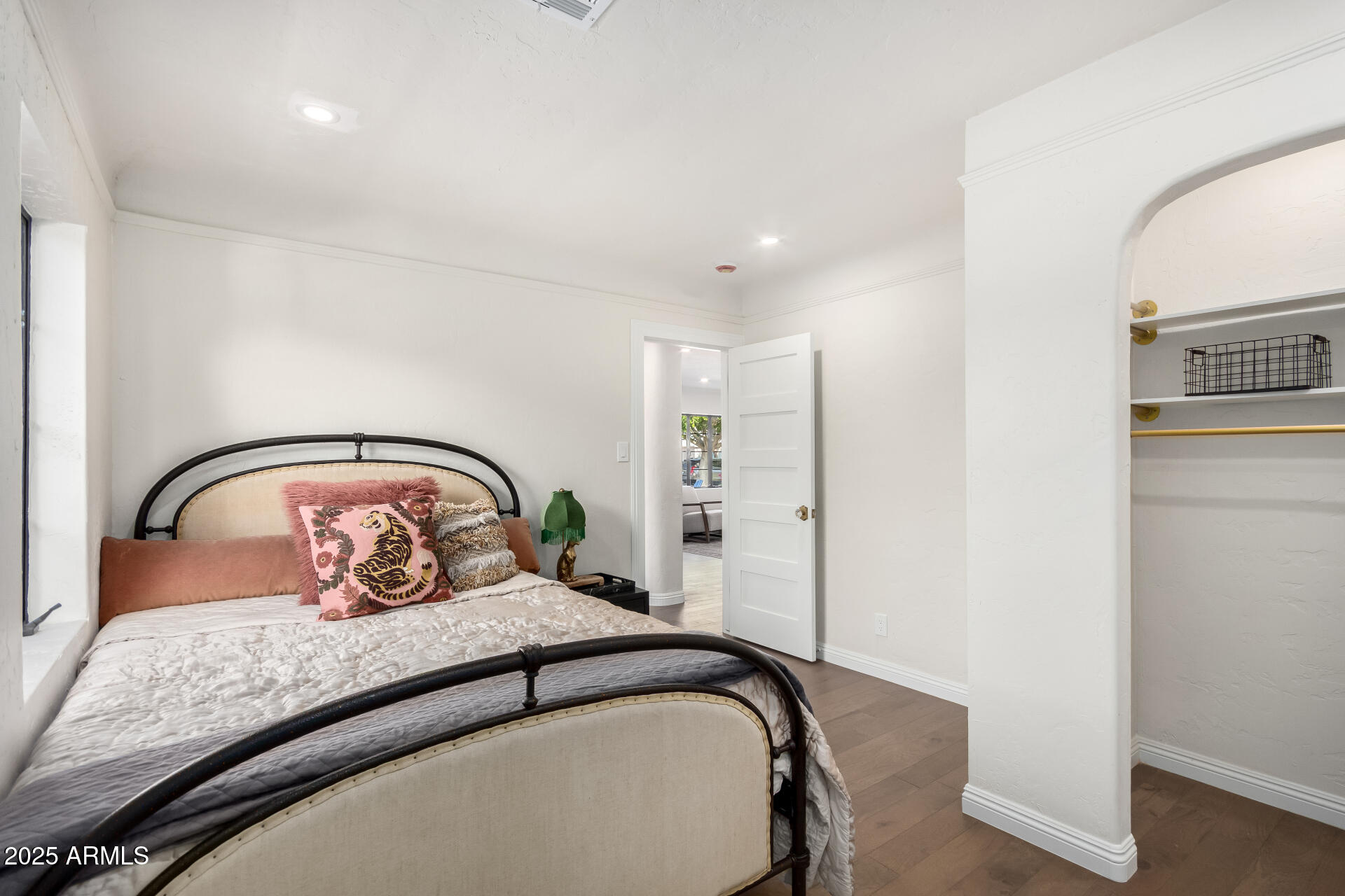 335 W CAMBRIDGE Avenue