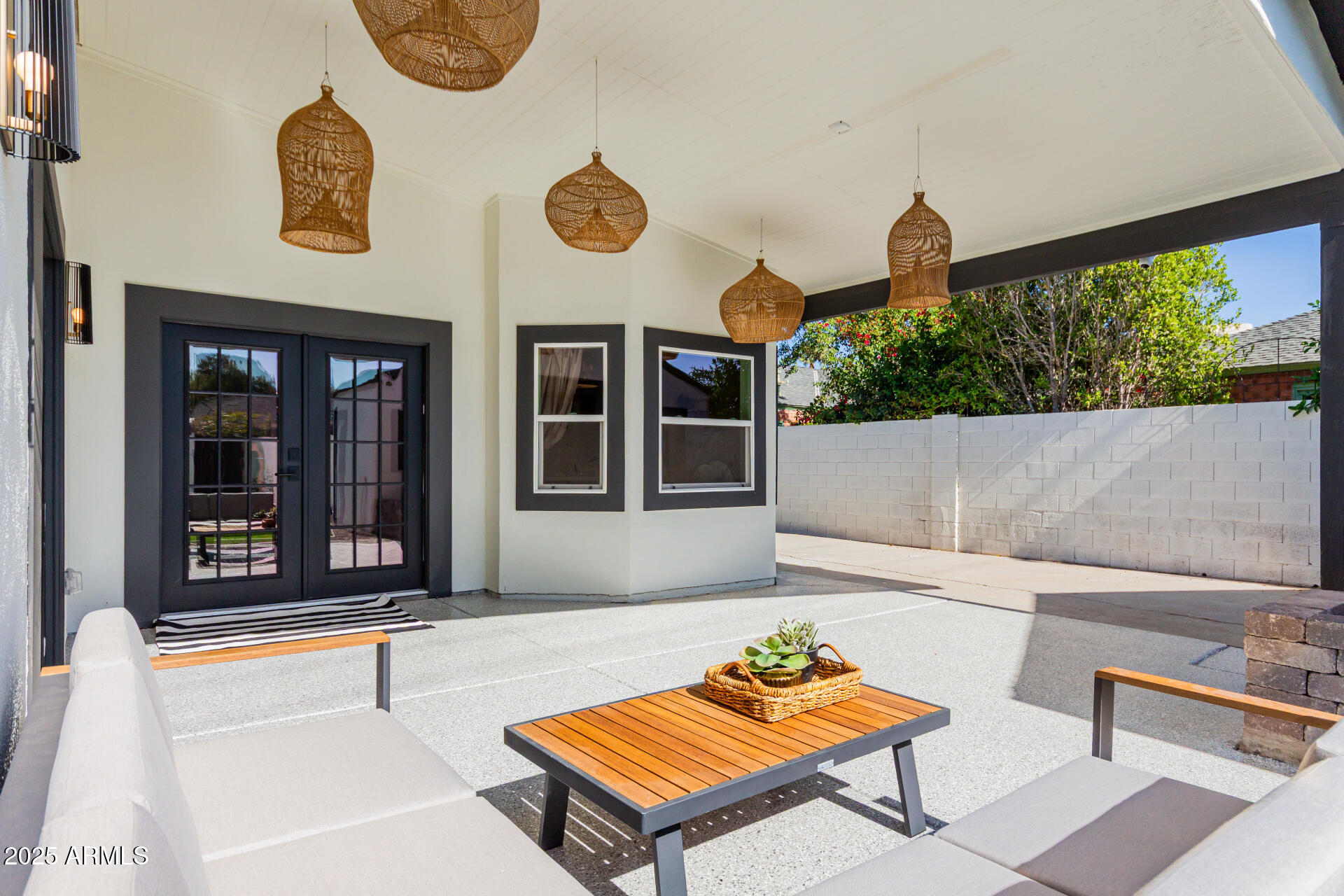 335 W CAMBRIDGE Avenue