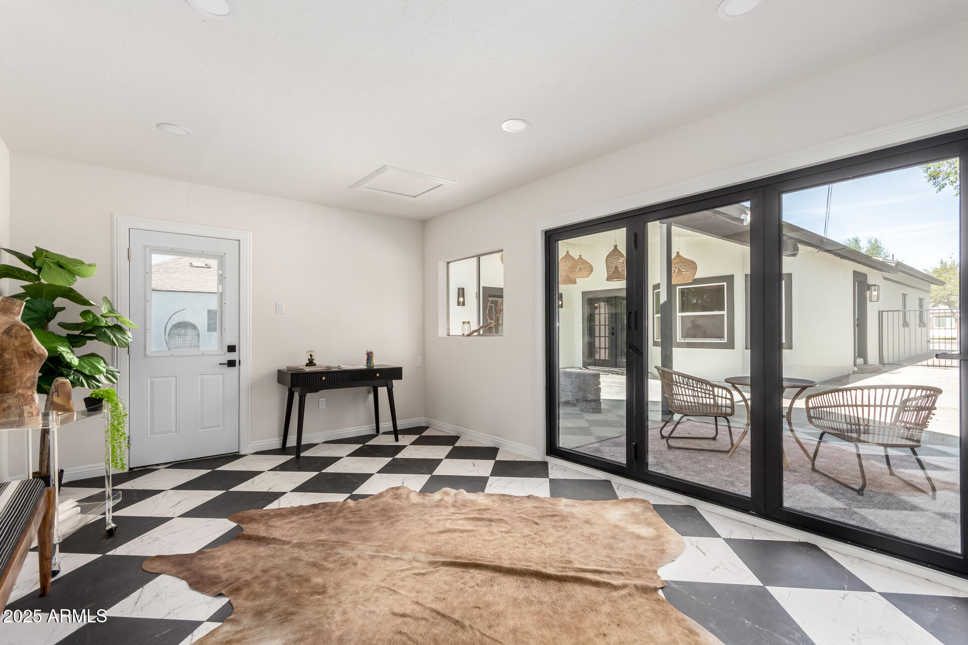 335 W CAMBRIDGE Avenue