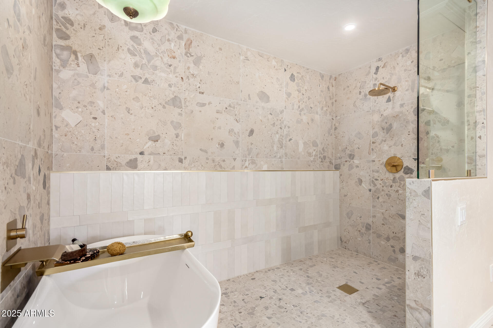 335 W CAMBRIDGE Avenue