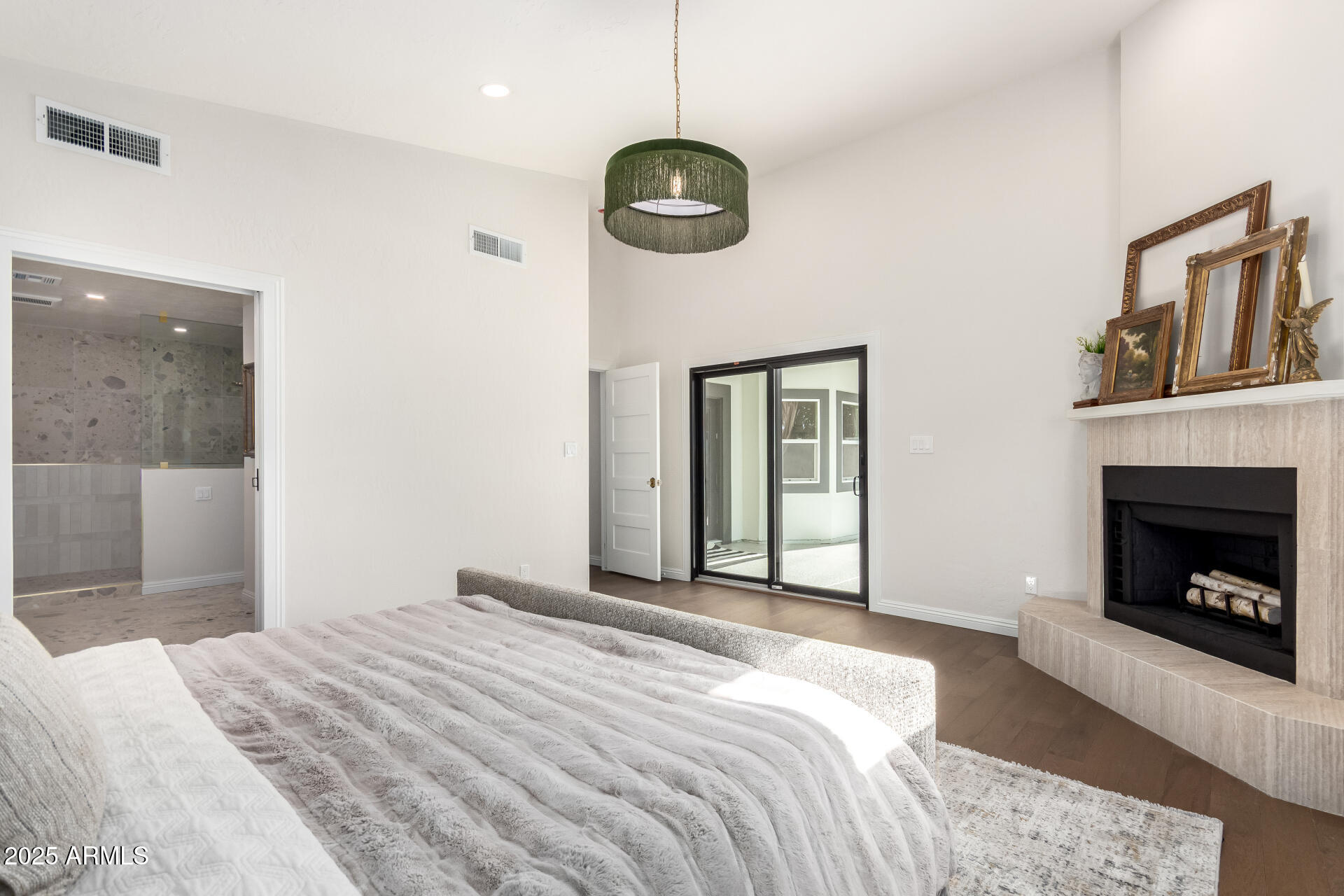 335 W CAMBRIDGE Avenue