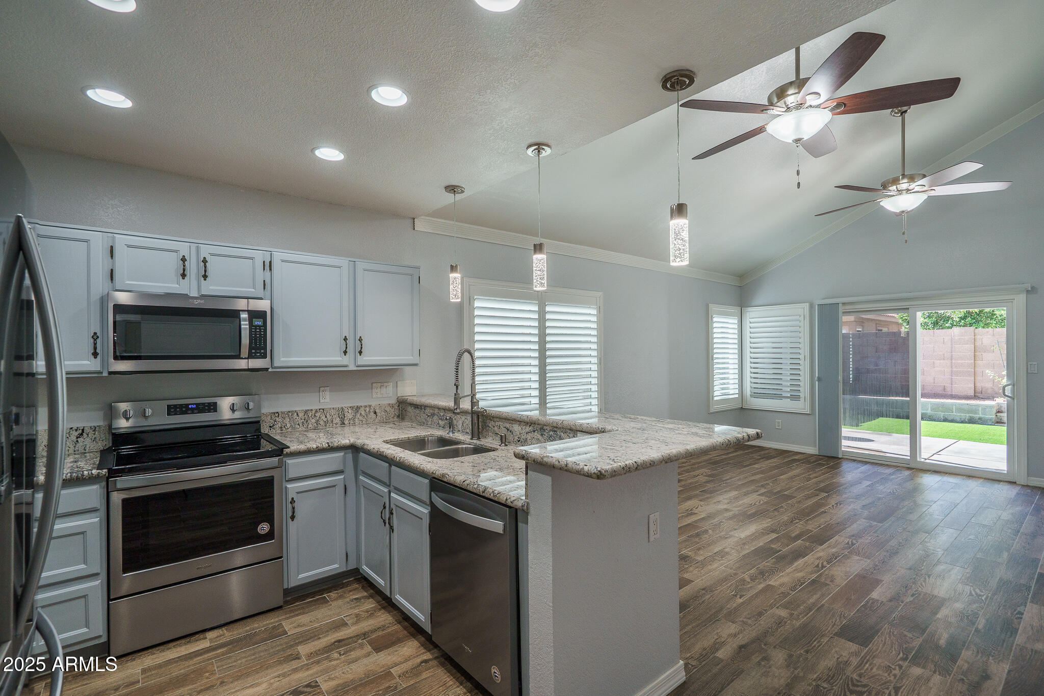 6820 S ROOSEVELT Street