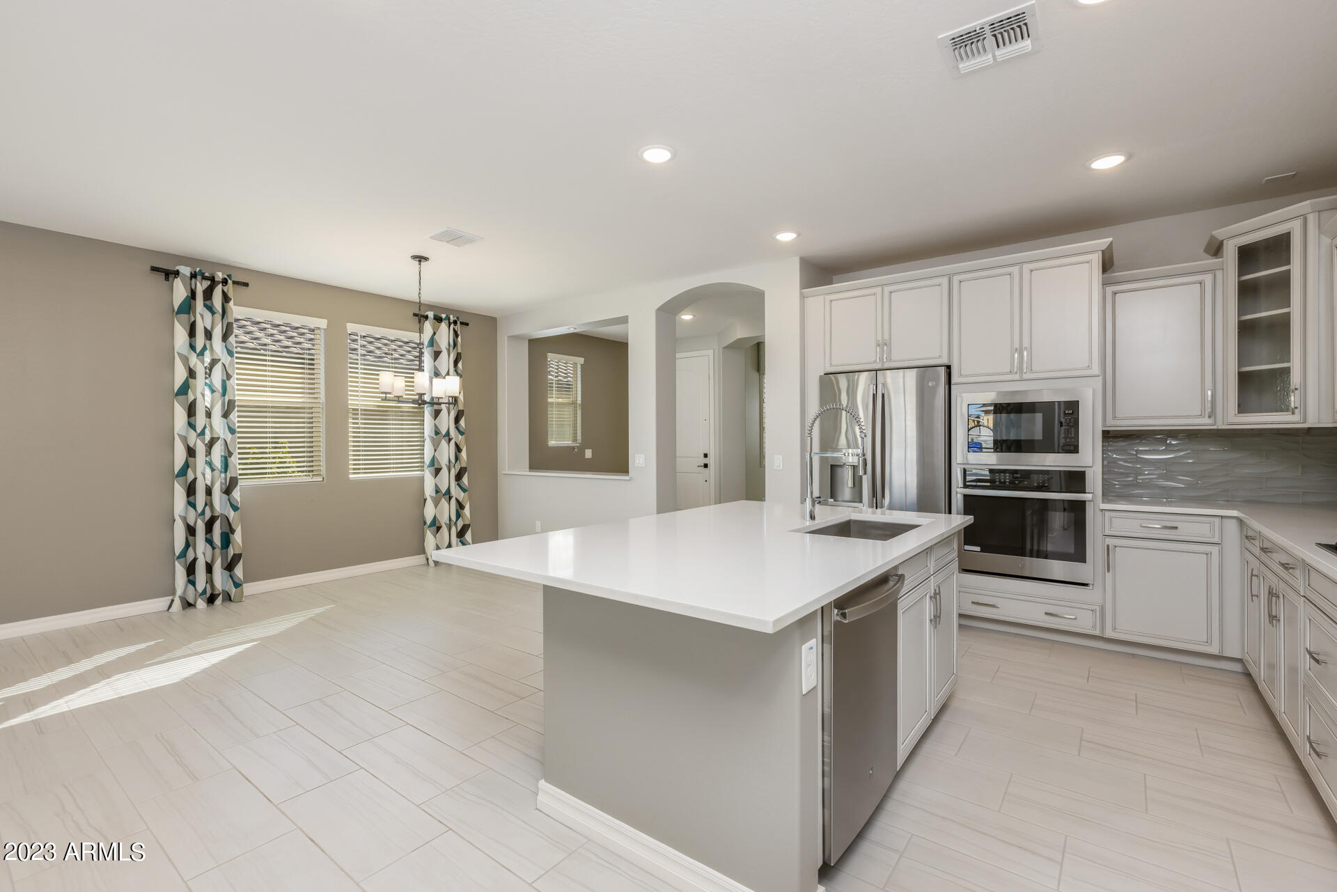 15292 W LINDEN Street