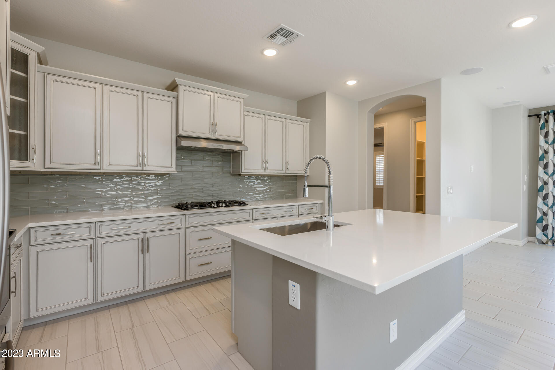 15292 W LINDEN Street