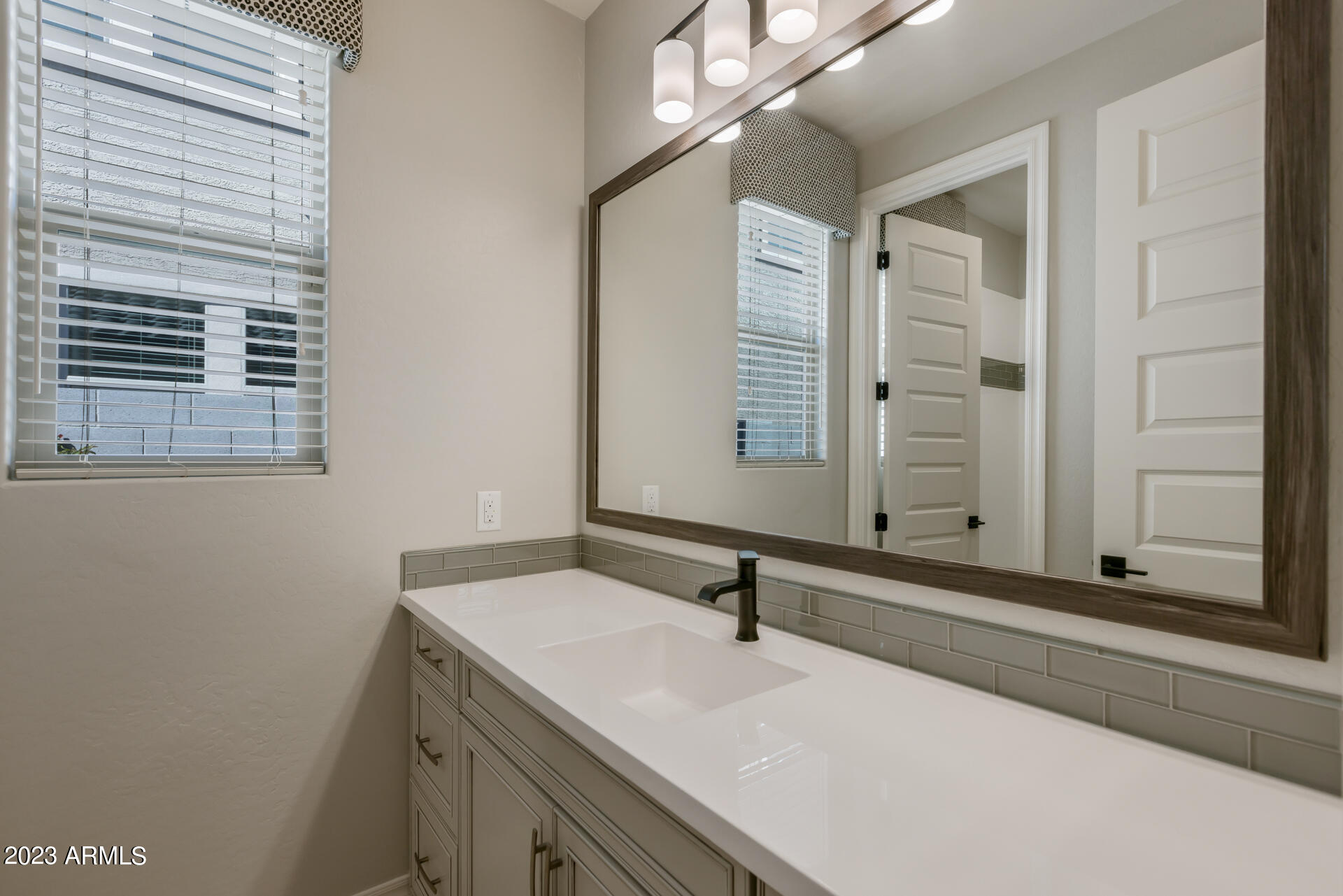 15292 W LINDEN Street