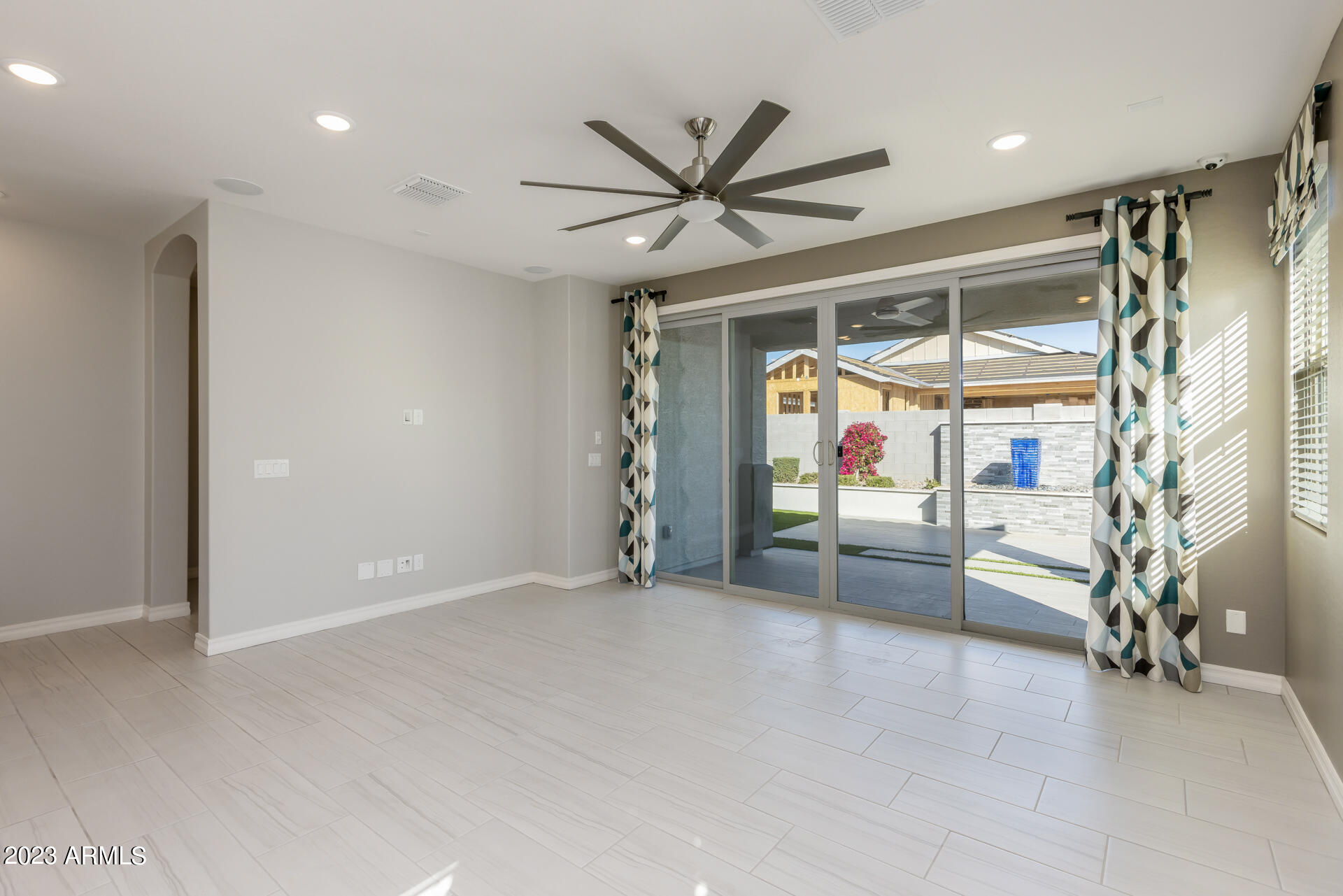 15292 W LINDEN Street