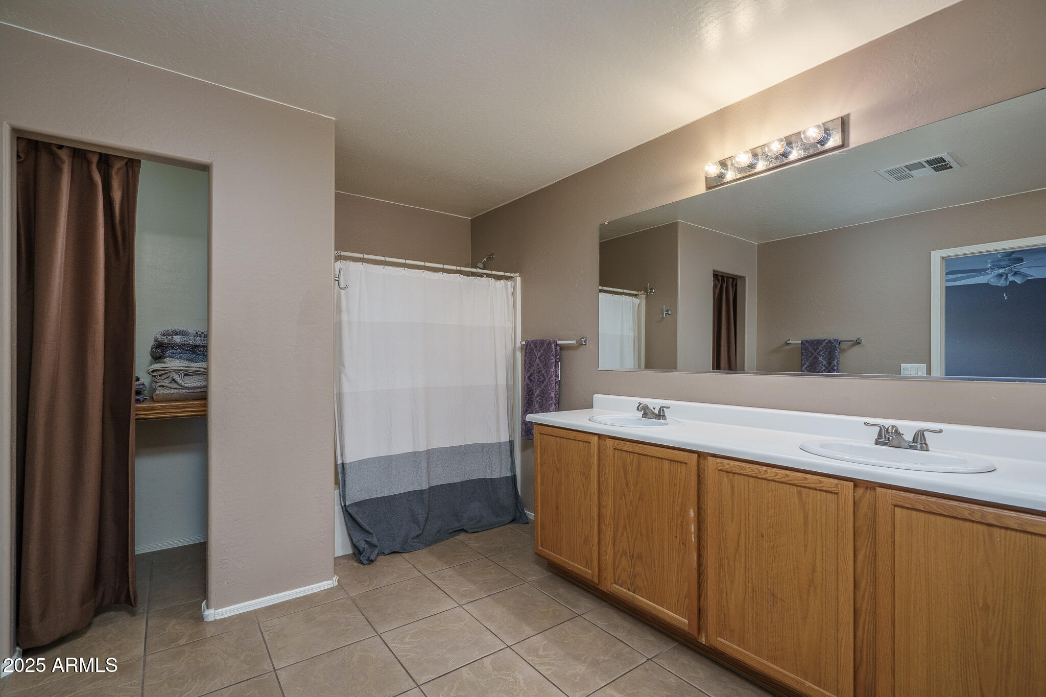 11830 W FOOTHILL Drive