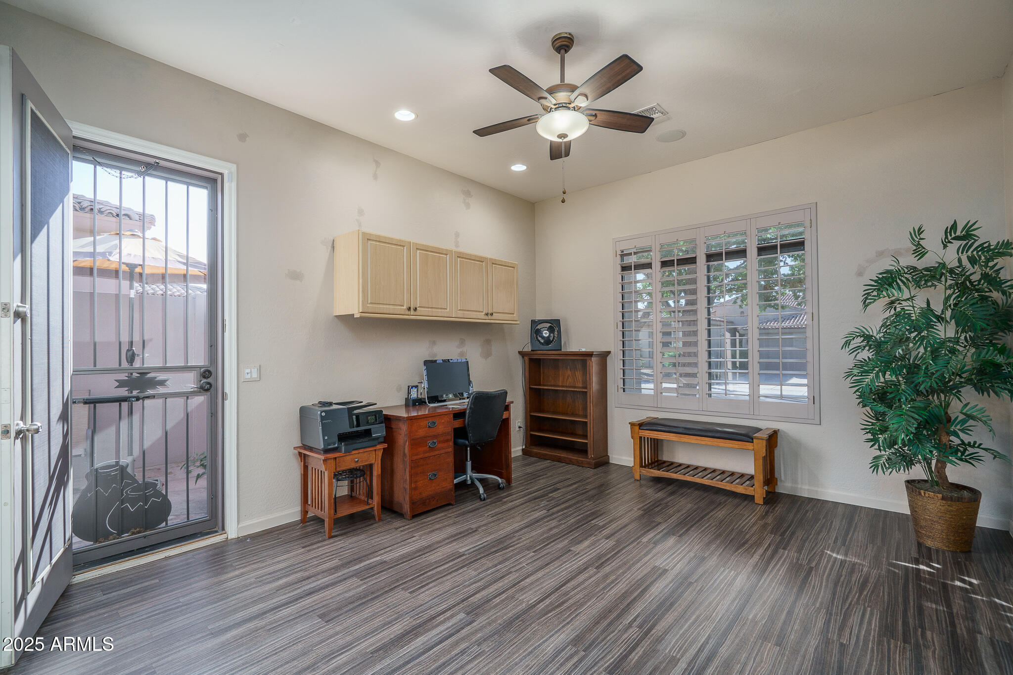 8218 E MOUNTAIN SPRING Road