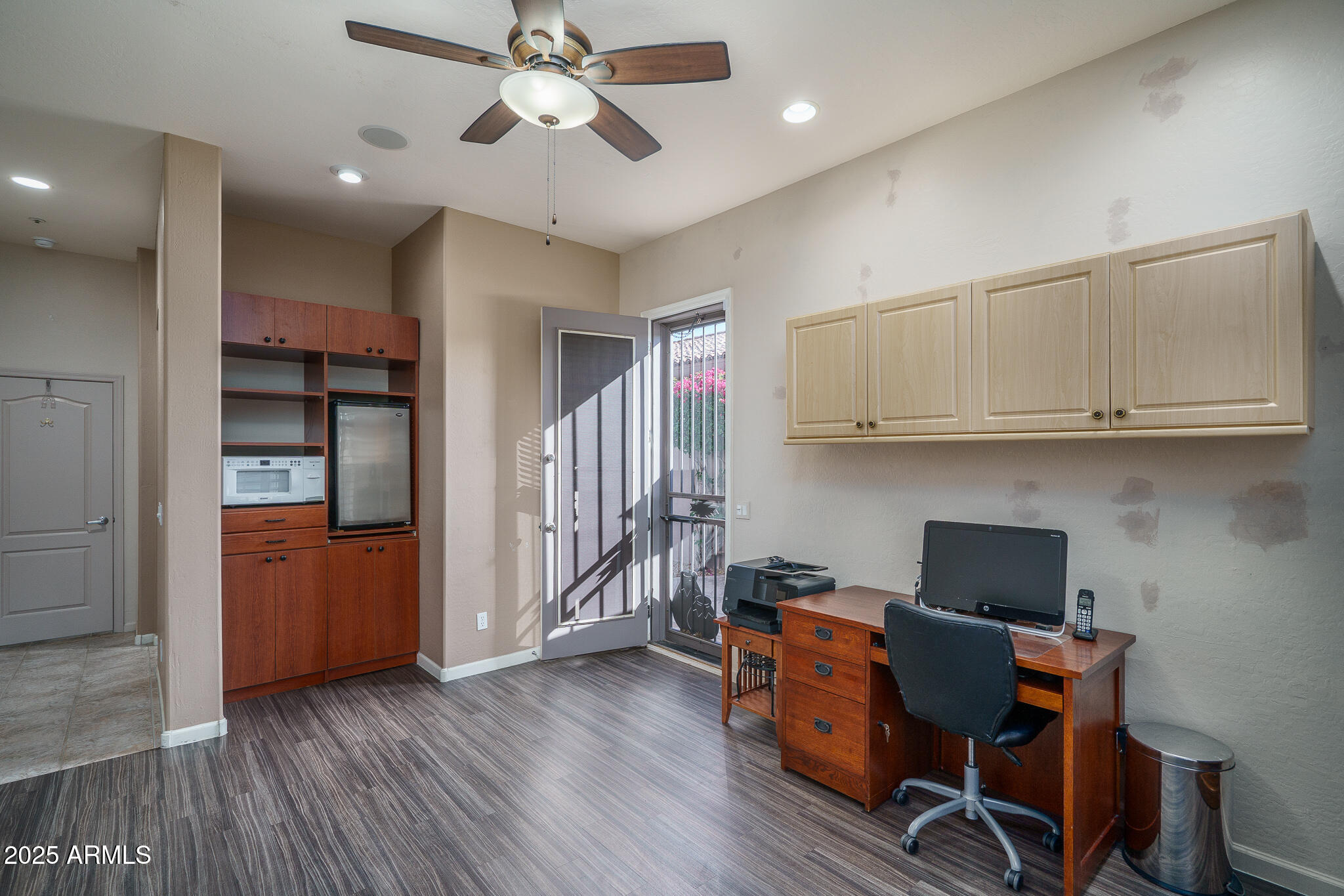 8218 E MOUNTAIN SPRING Road