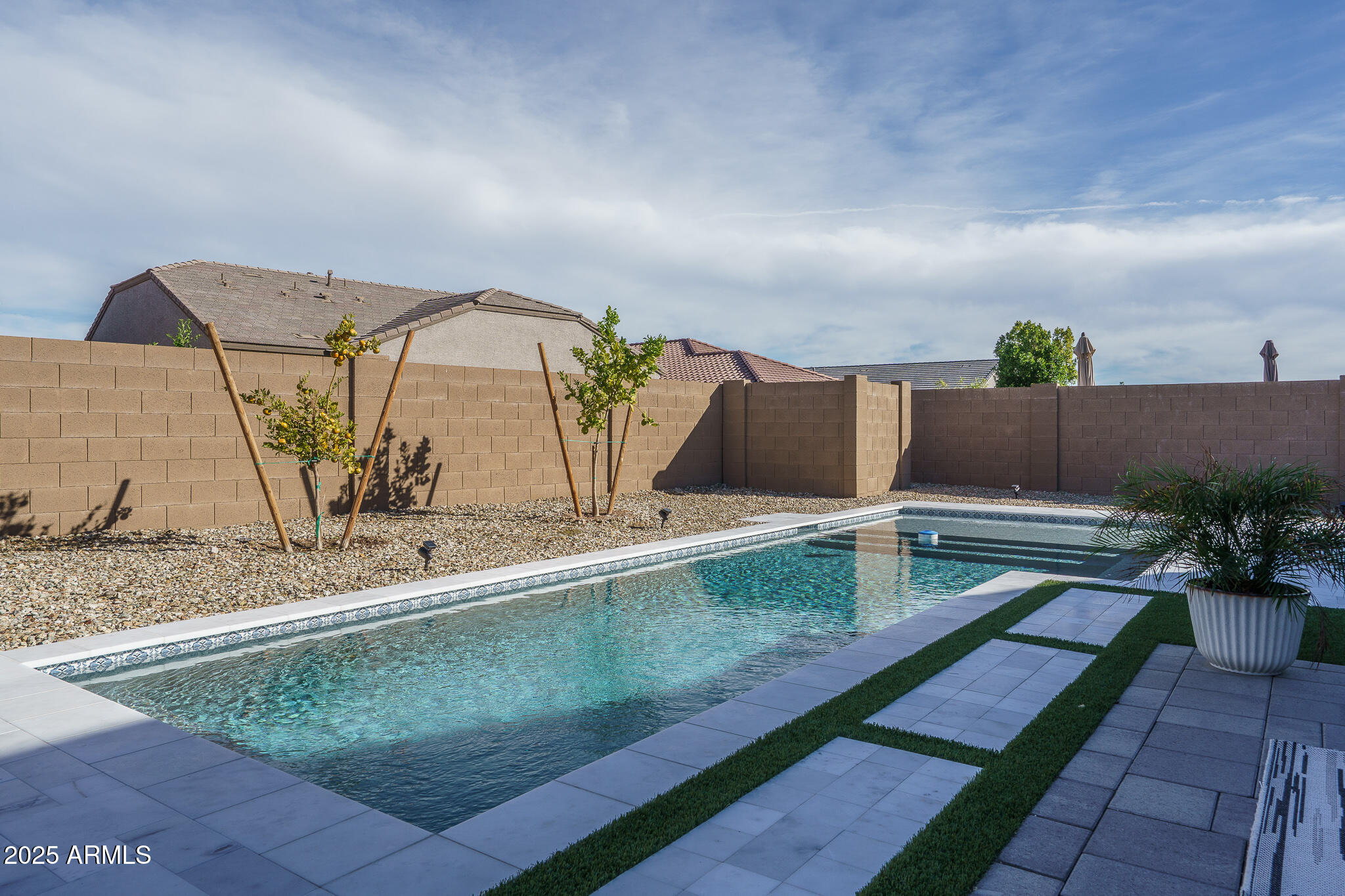 19226 W HAZELWOOD Street