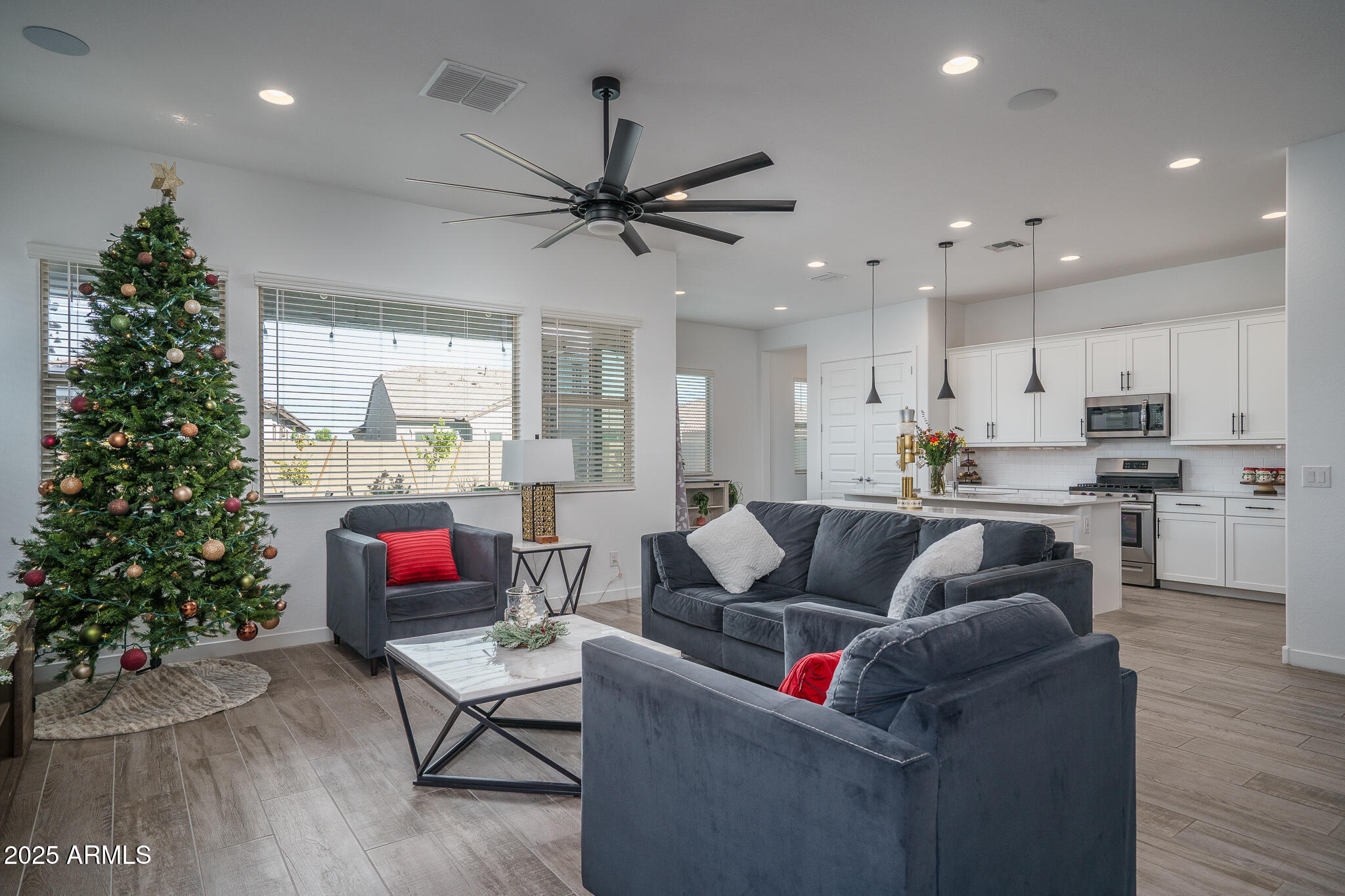 19226 W HAZELWOOD Street